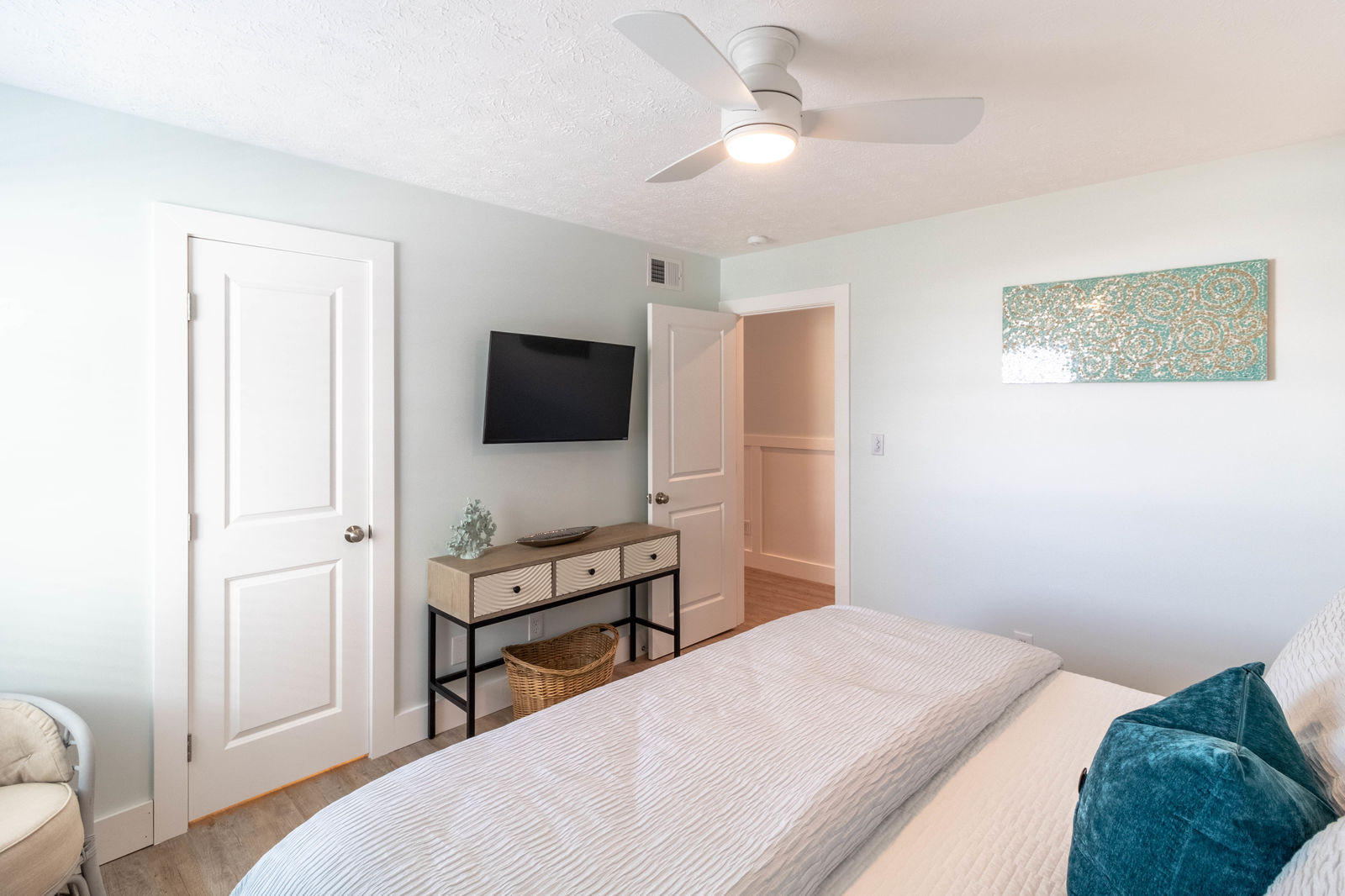 EASTERN SHORES CONDO PH 2 - Residential