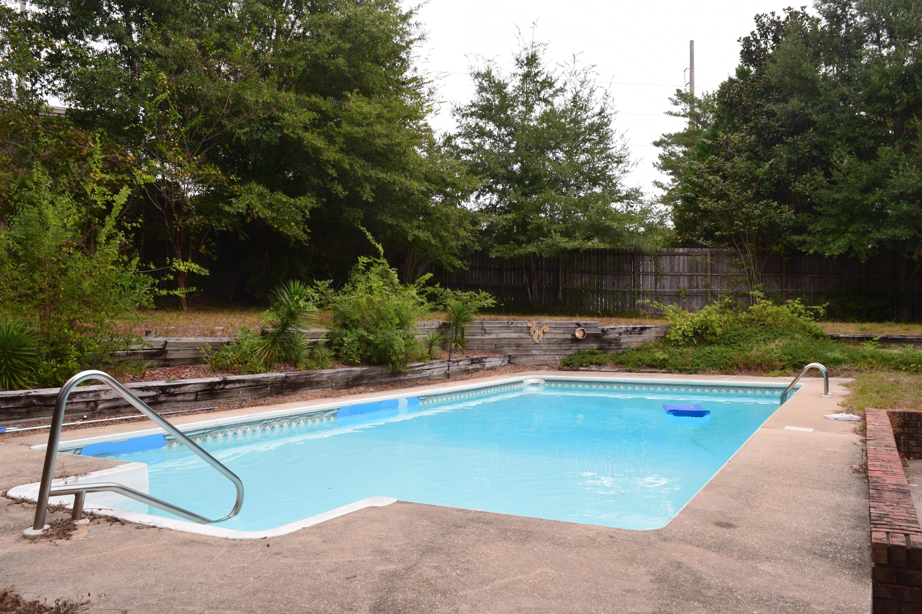 EDGEWATER VILLAGE - Residential