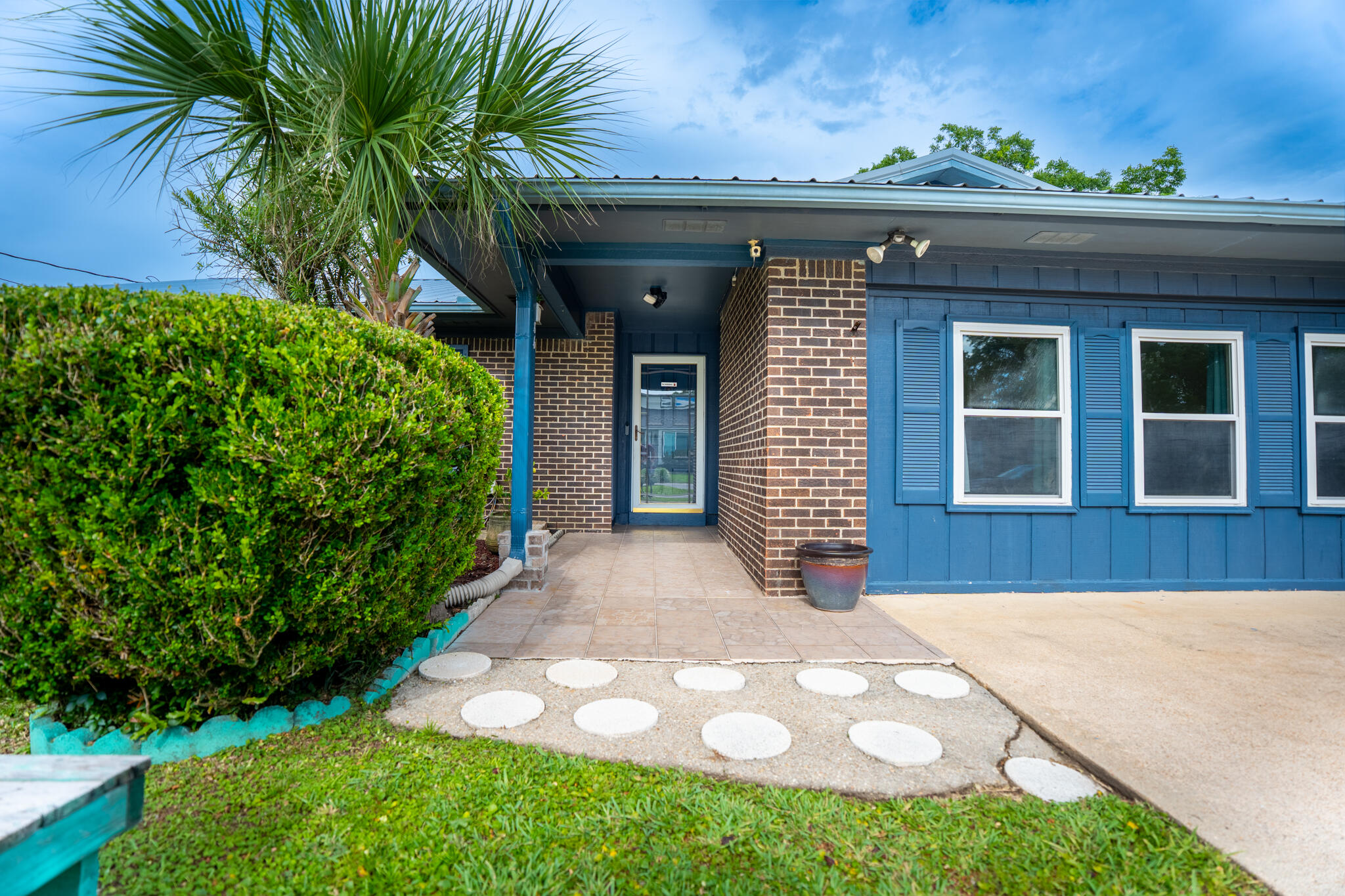 PORT DIXIE - Residential Lease