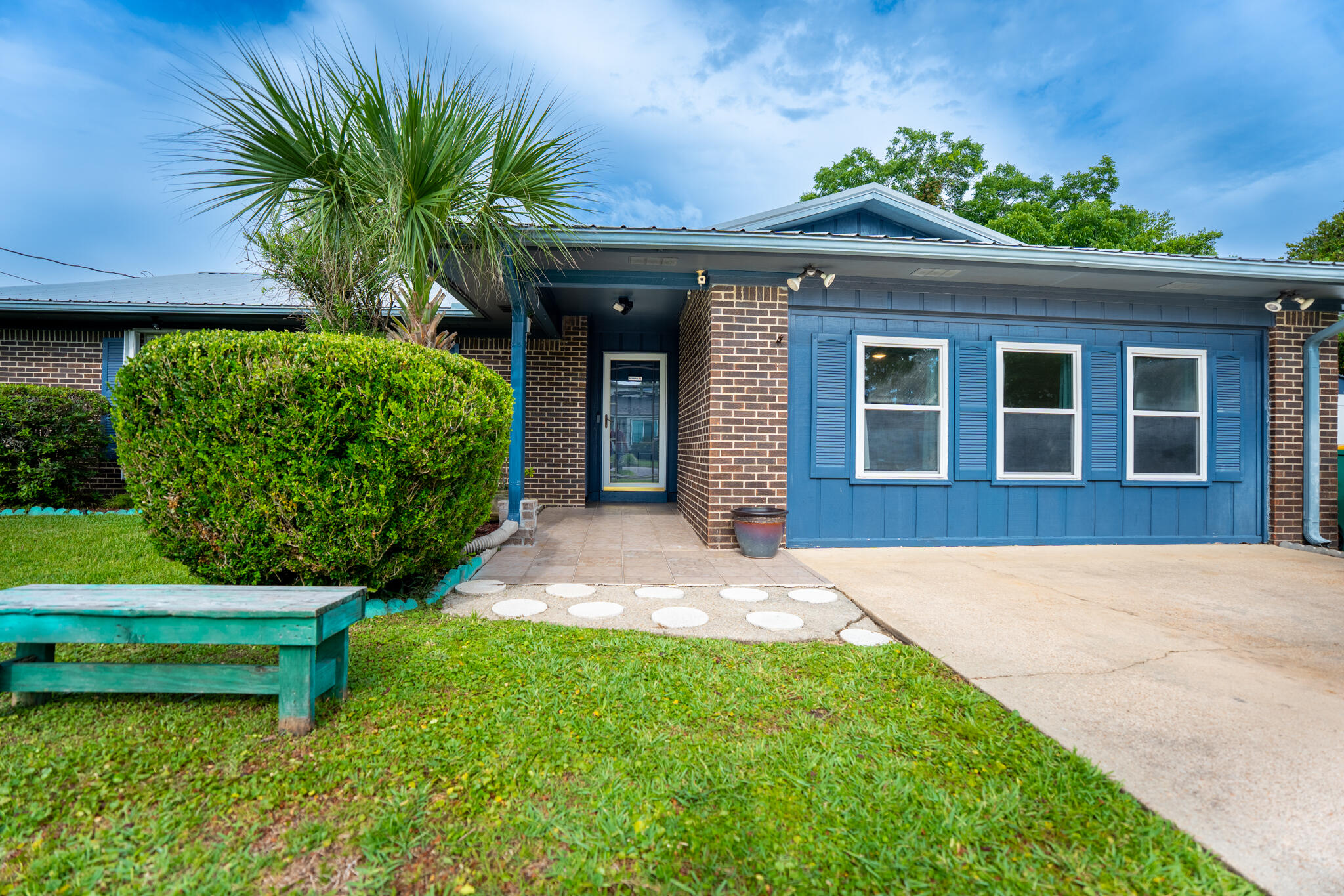 PORT DIXIE - Residential Lease