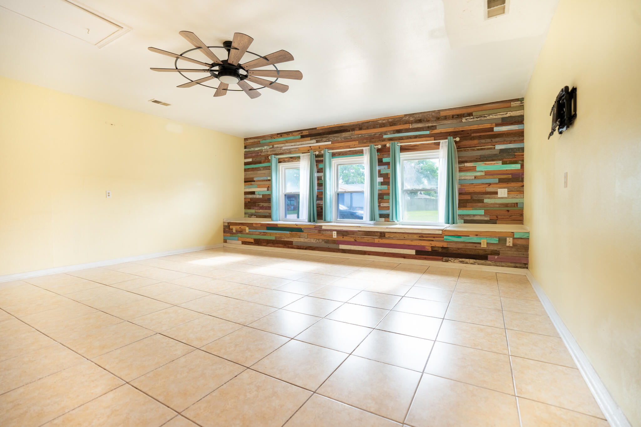 PORT DIXIE - Residential Lease