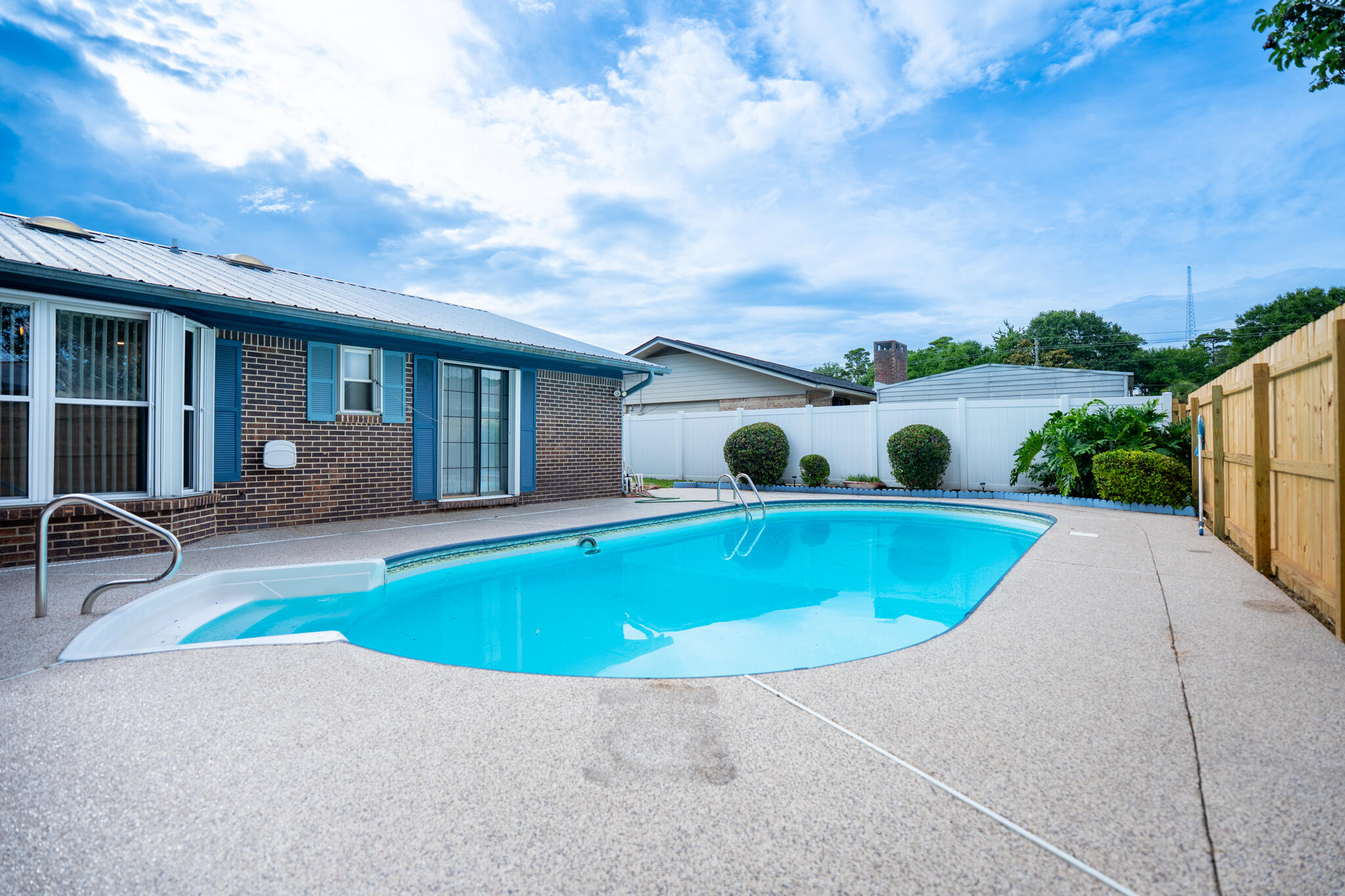 PORT DIXIE - Residential Lease