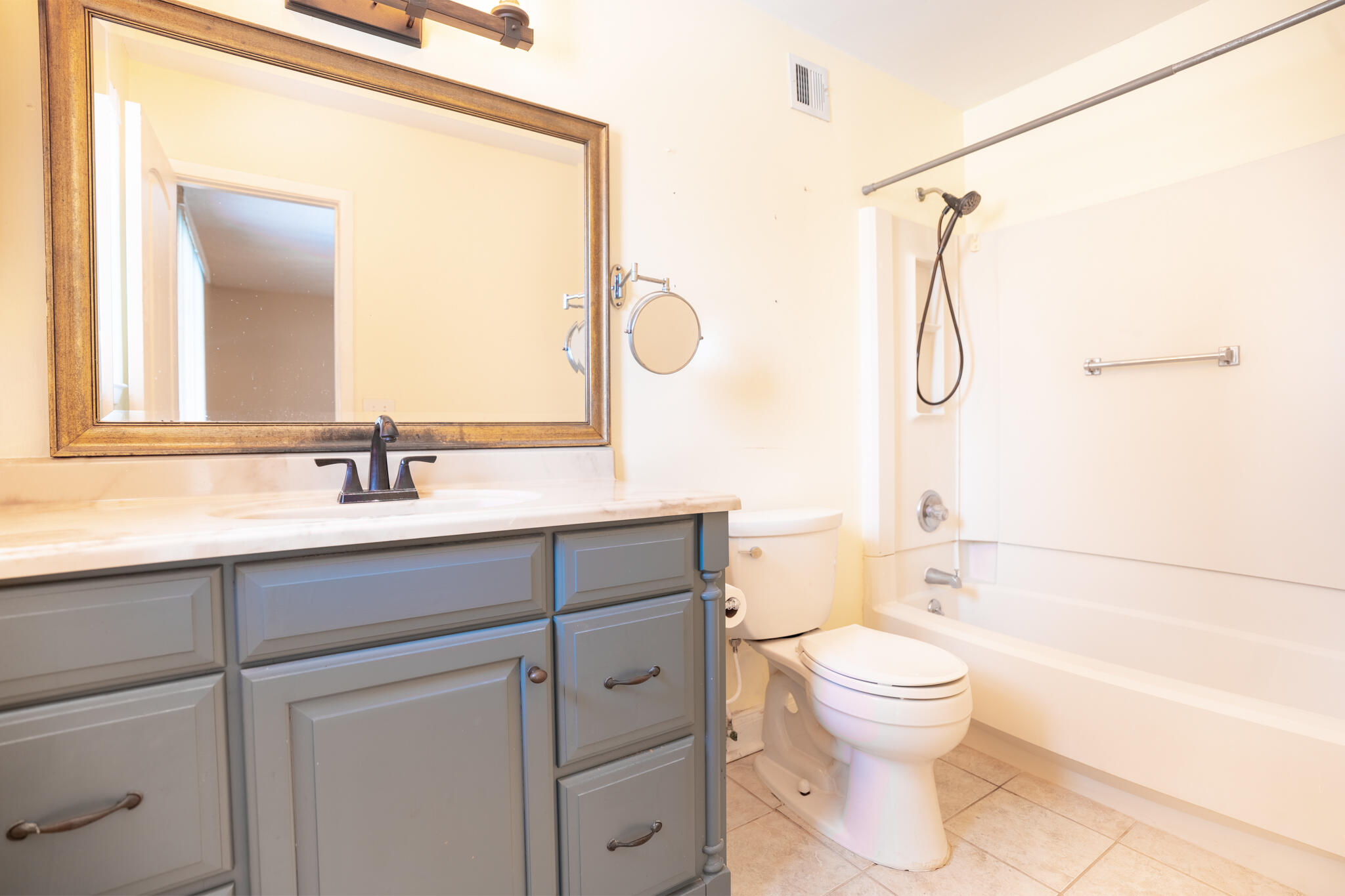PORT DIXIE - Residential Lease