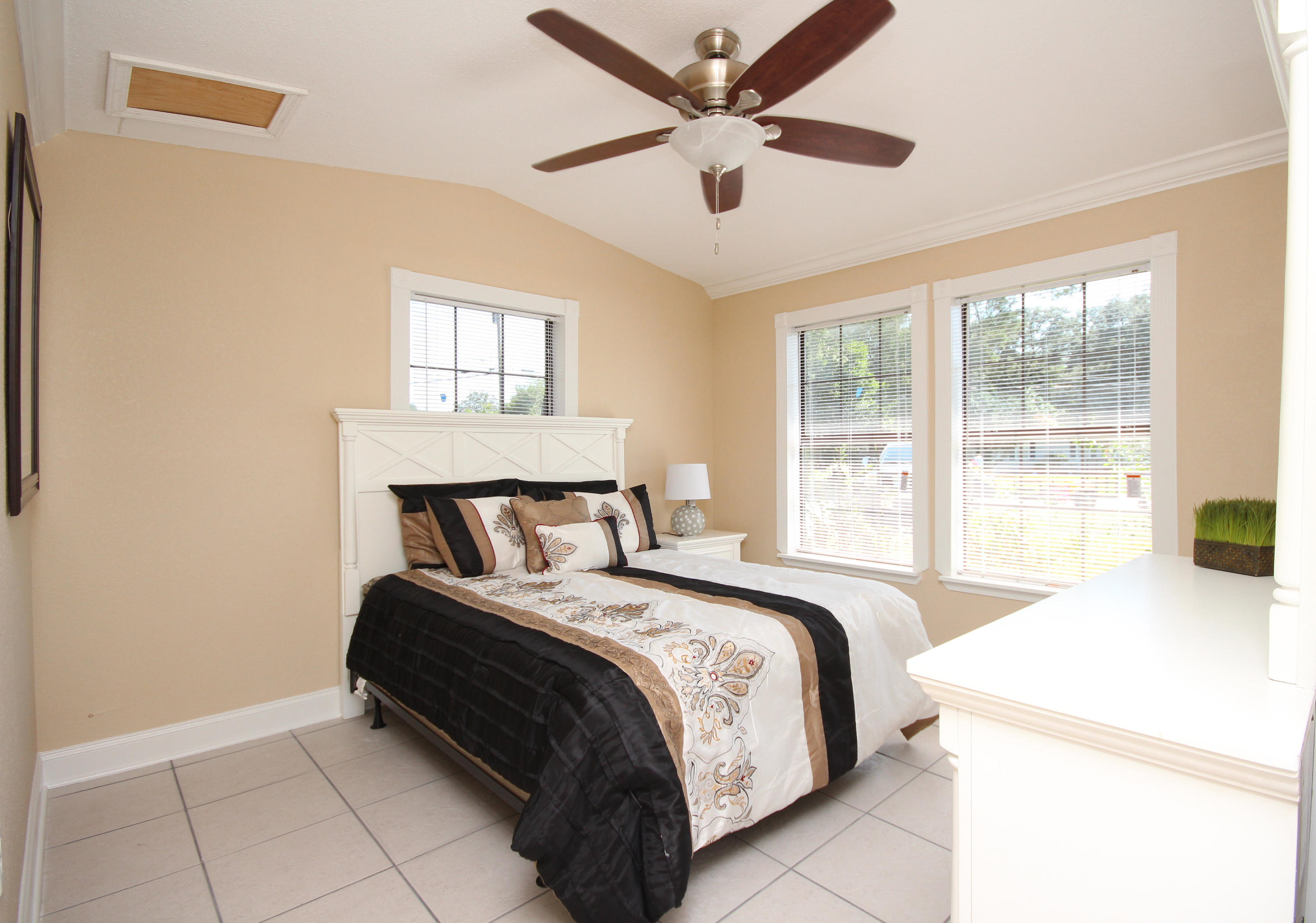 Garnier's Beach 3rd - Residential