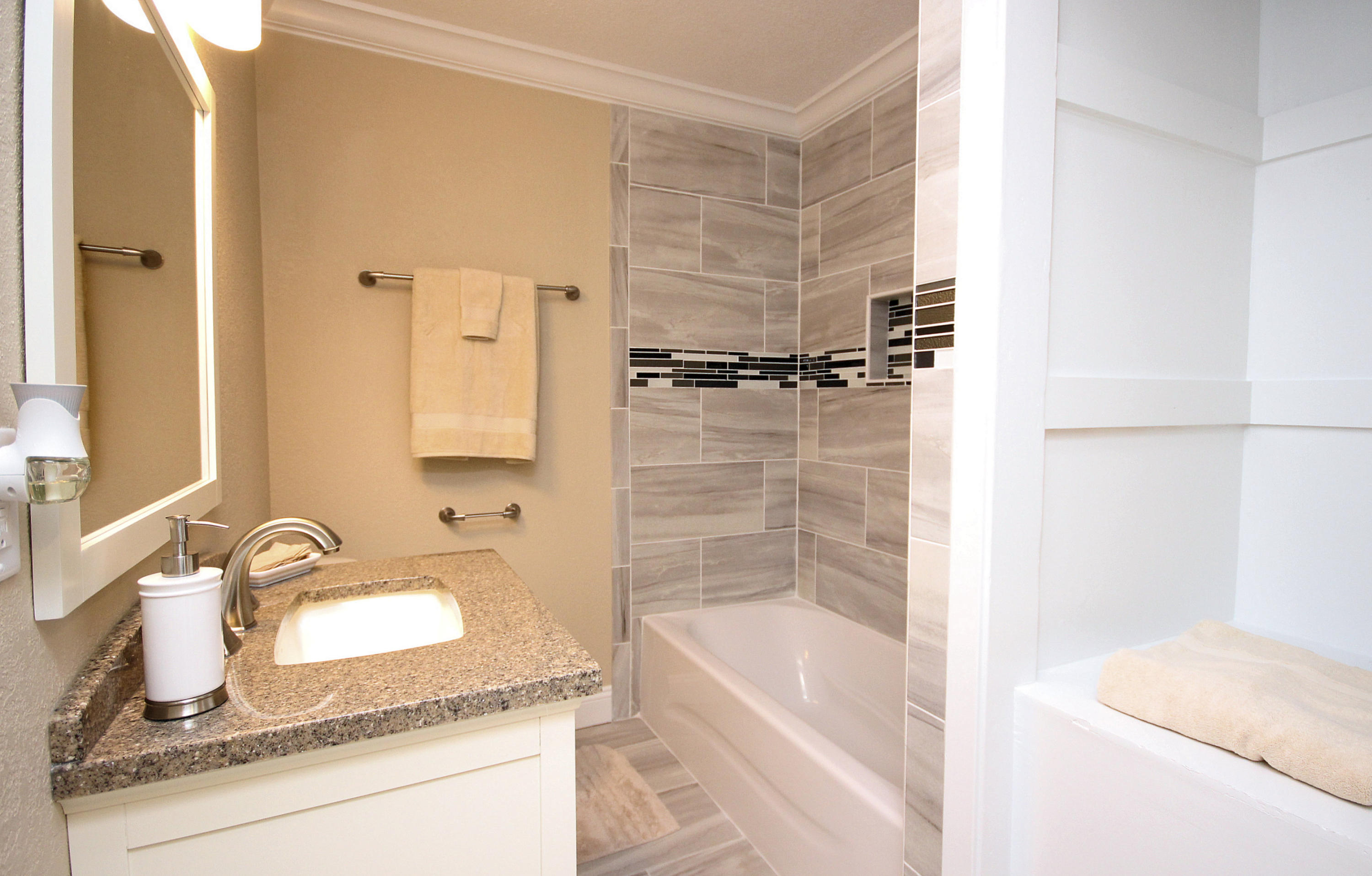 Garnier's Beach 3rd - Residential