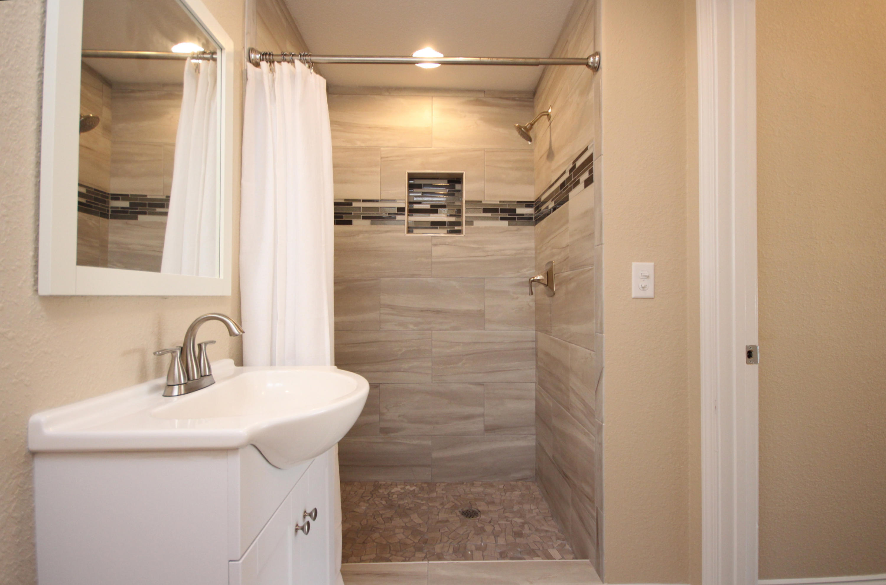 Garnier's Beach 3rd - Residential