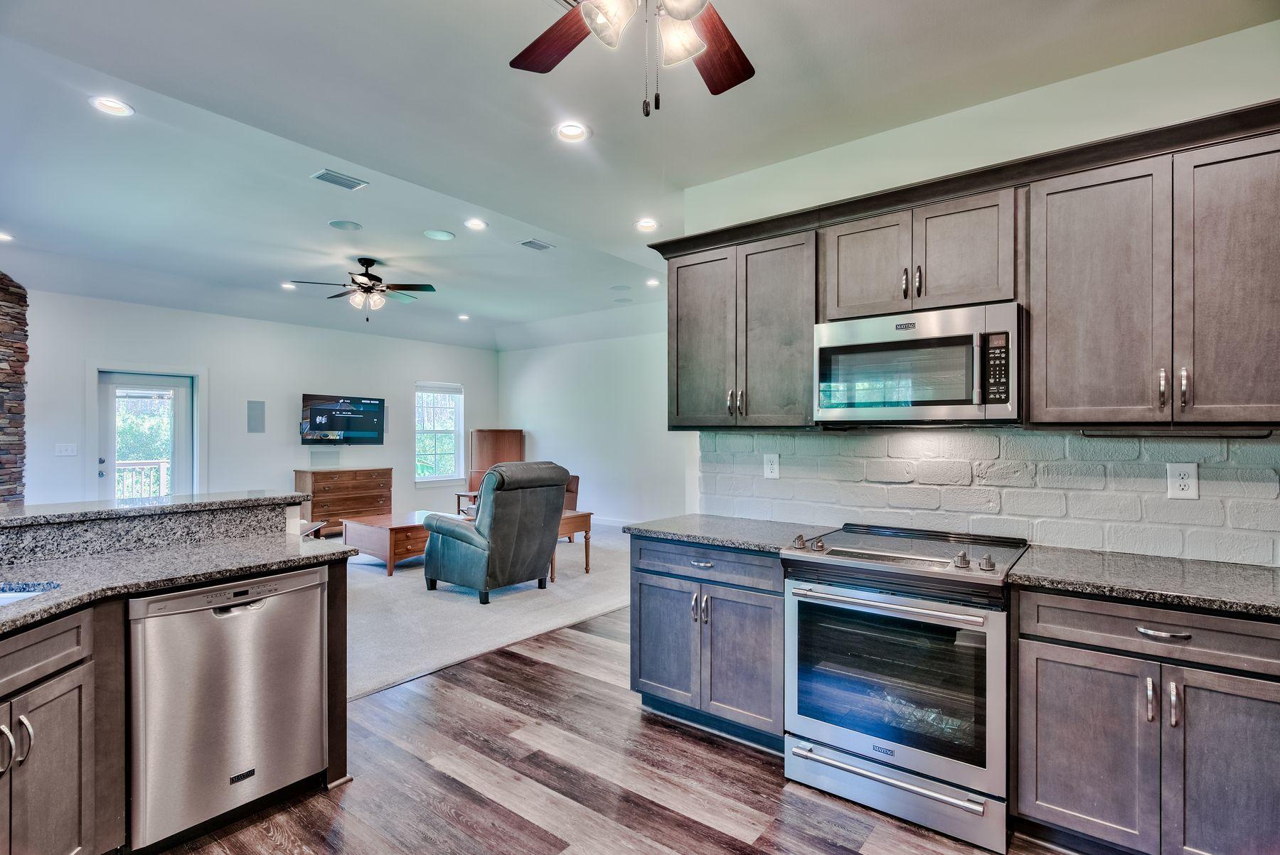 SECLUSION BAY - Residential