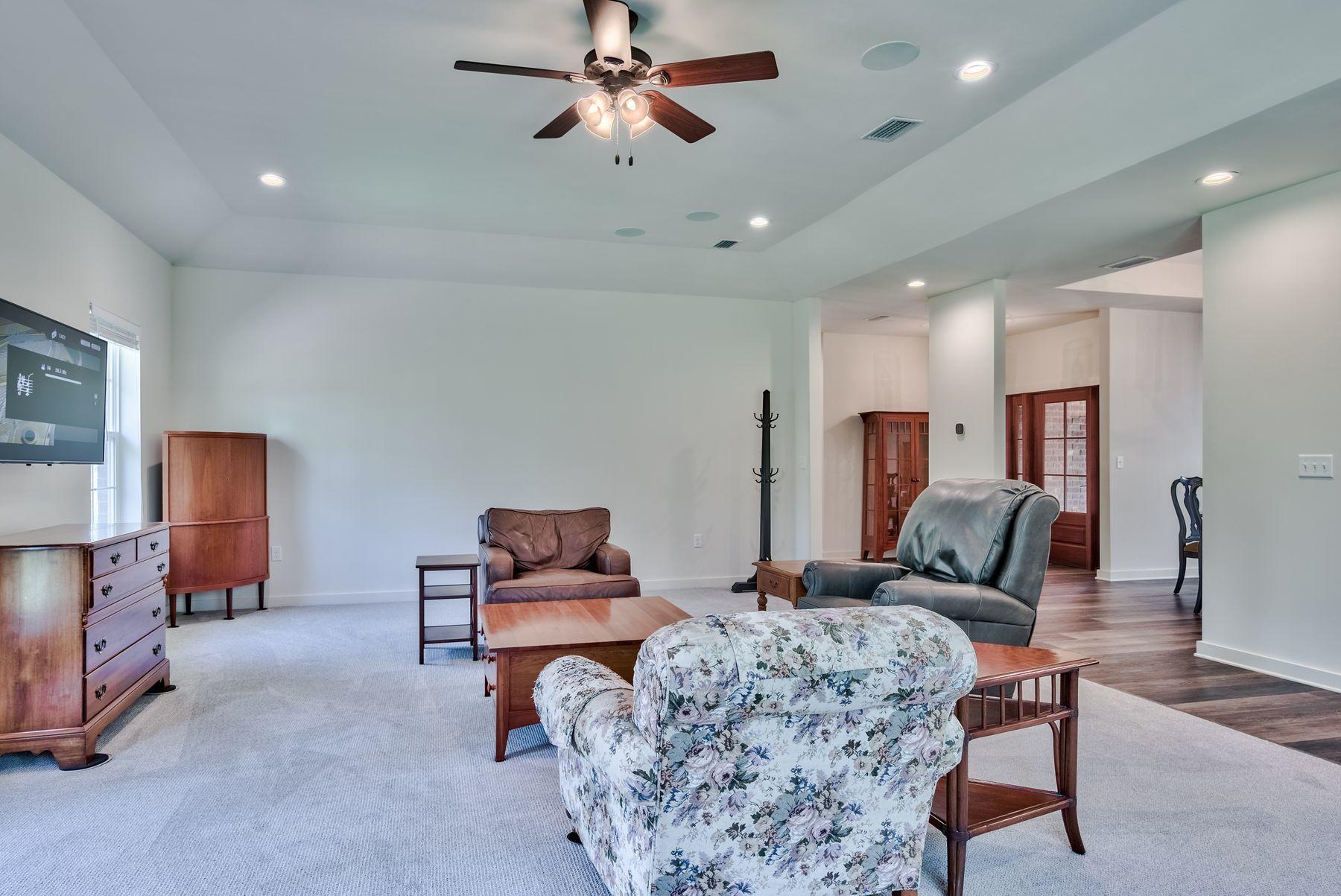 SECLUSION BAY - Residential