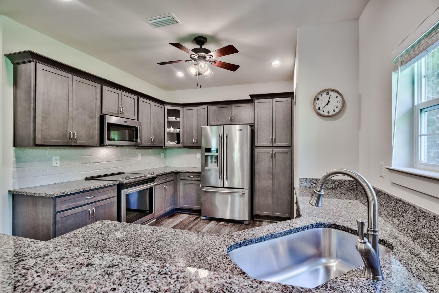 SECLUSION BAY - Residential