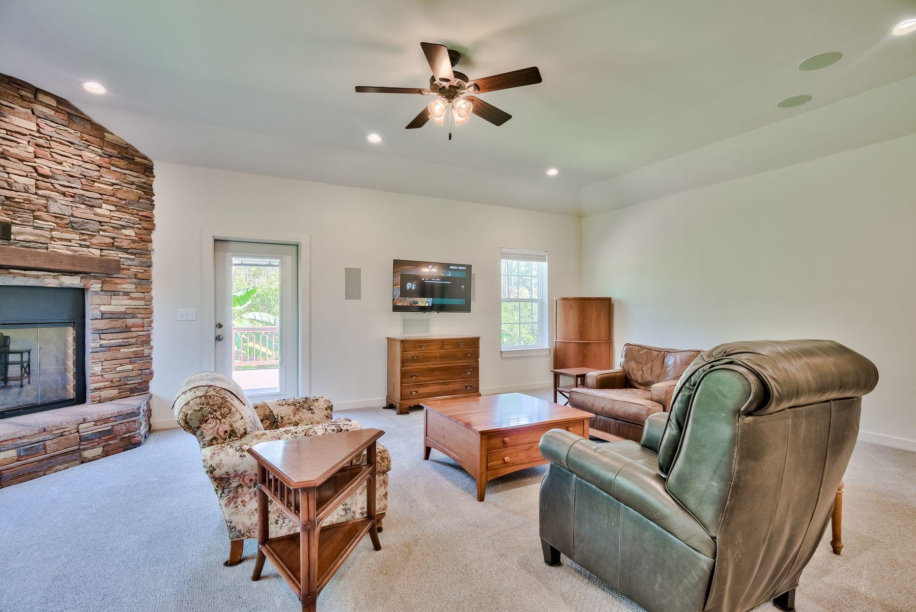 SECLUSION BAY - Residential