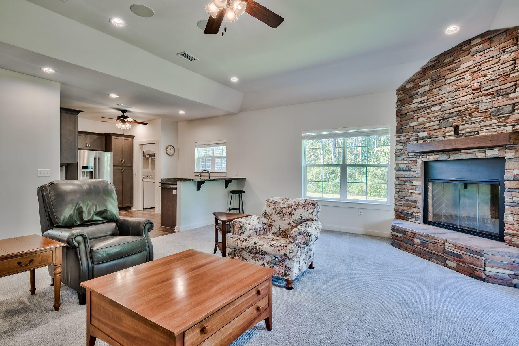 SECLUSION BAY - Residential