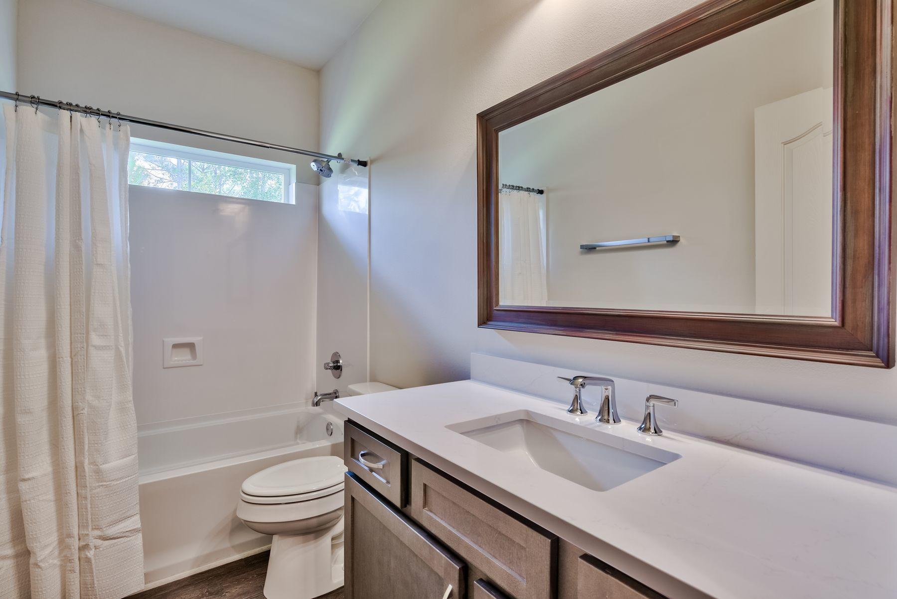 SECLUSION BAY - Residential