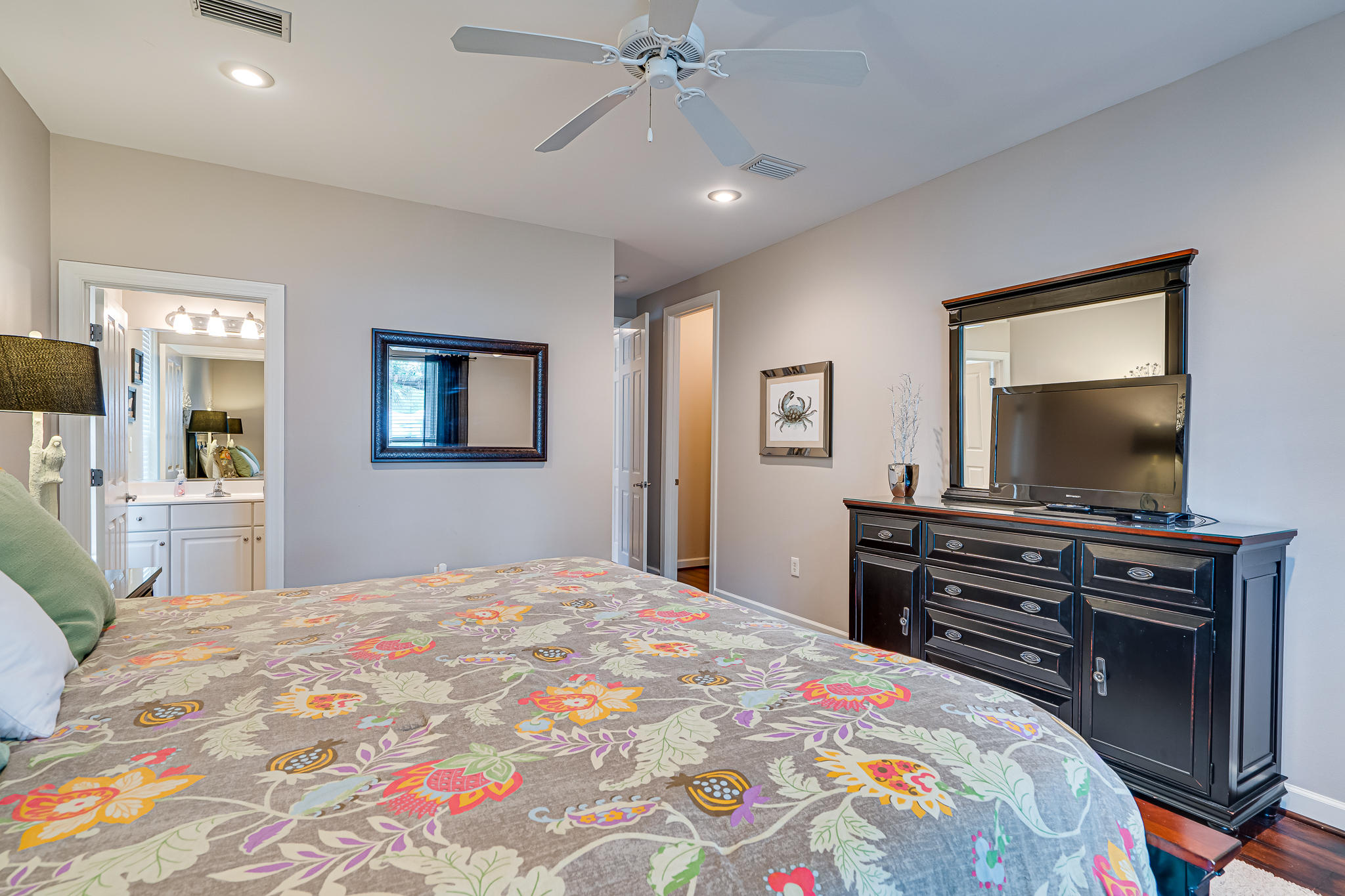 CRYSTAL LAKE - Residential