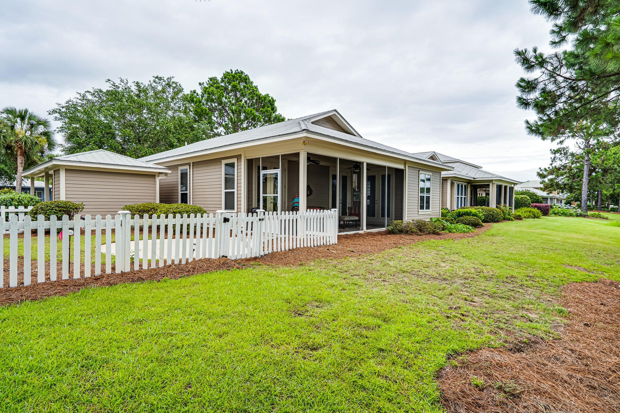 CRYSTAL LAKE - Residential