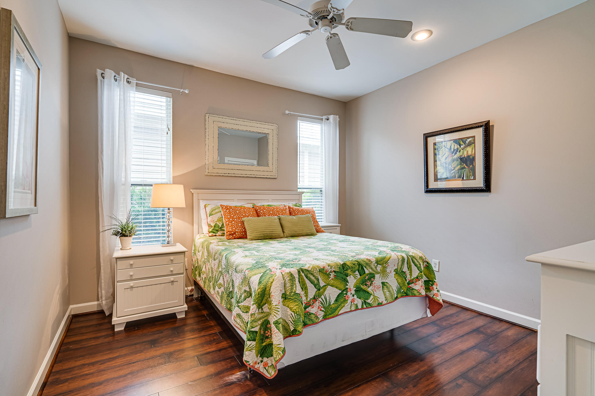 CRYSTAL LAKE - Residential