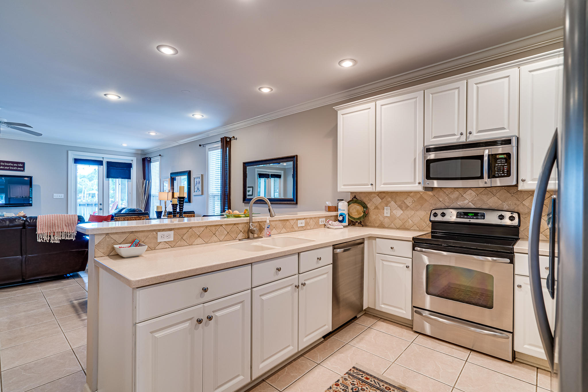 CRYSTAL LAKE - Residential