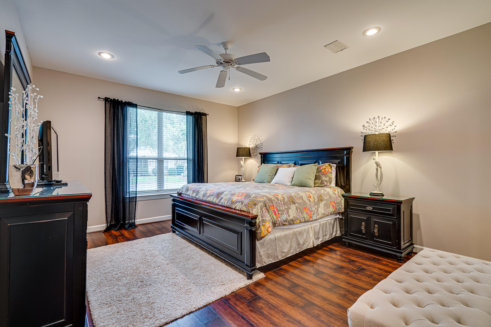 CRYSTAL LAKE - Residential