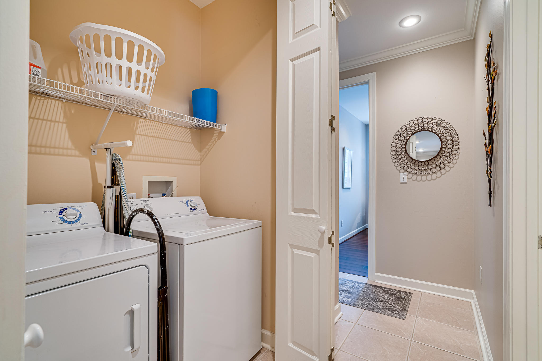 CRYSTAL LAKE - Residential