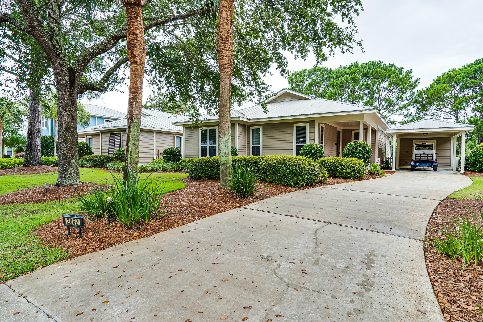 CRYSTAL LAKE - Residential