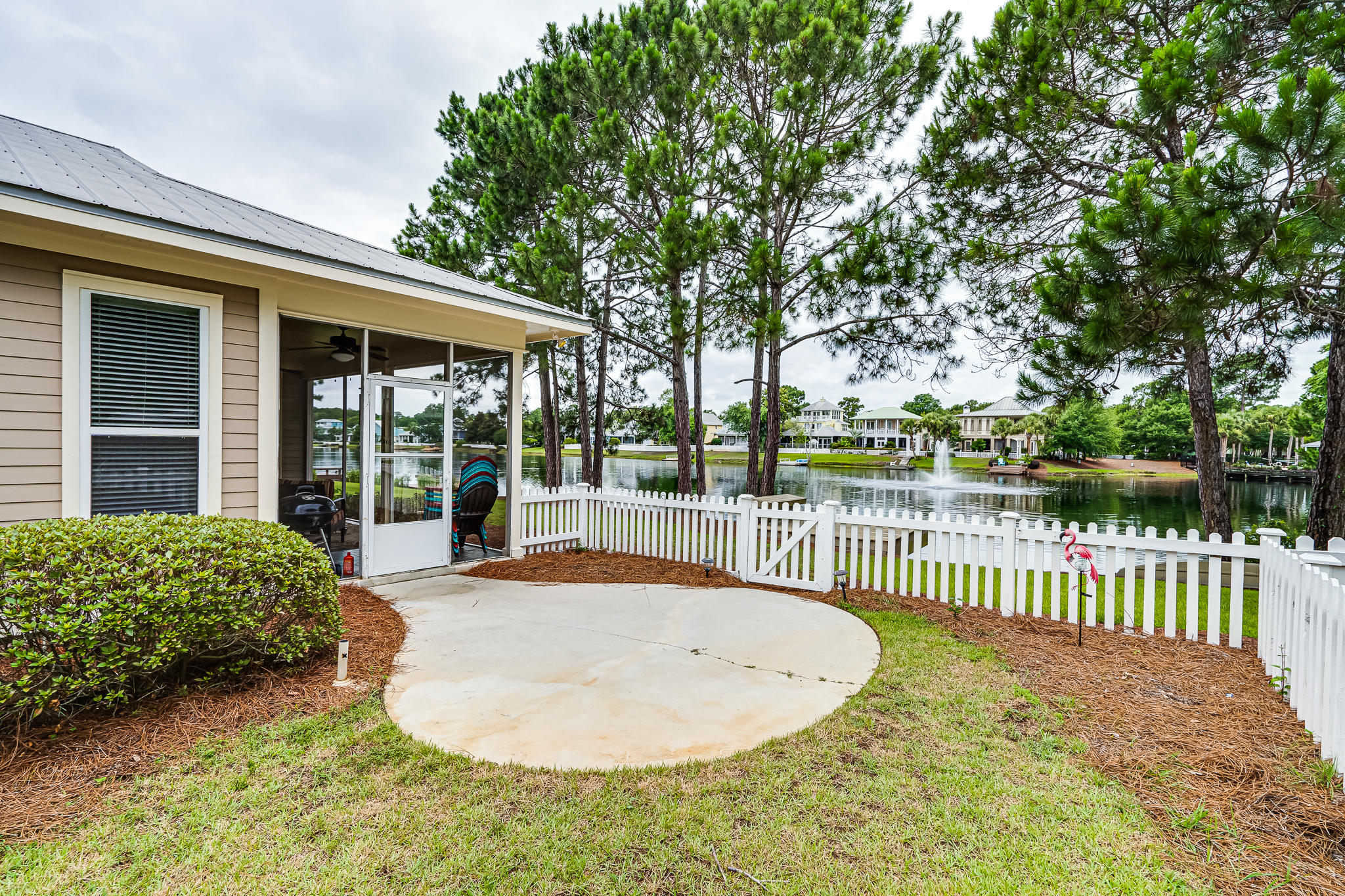 CRYSTAL LAKE - Residential