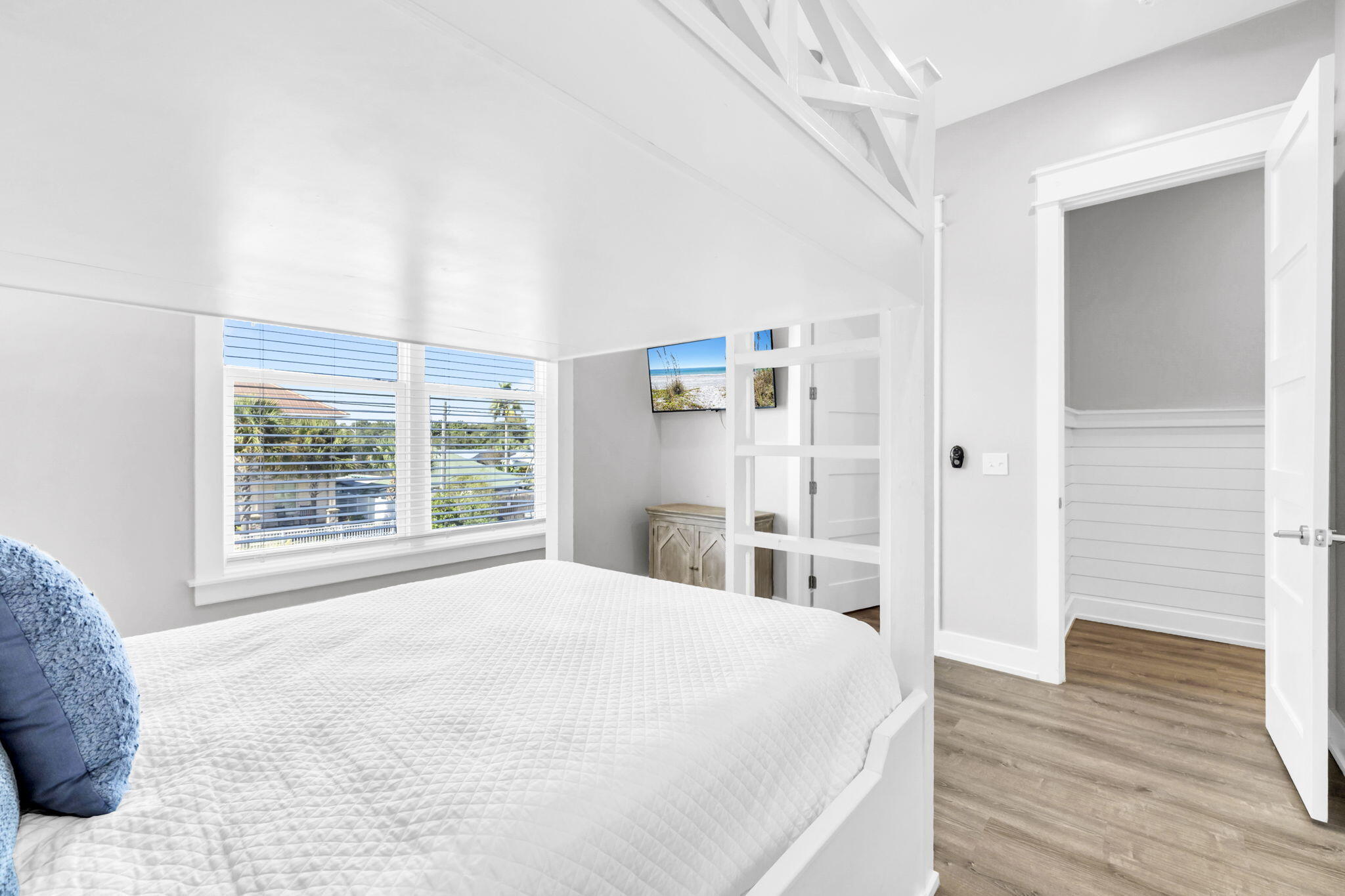 BID-A-WEE S/D - Residential