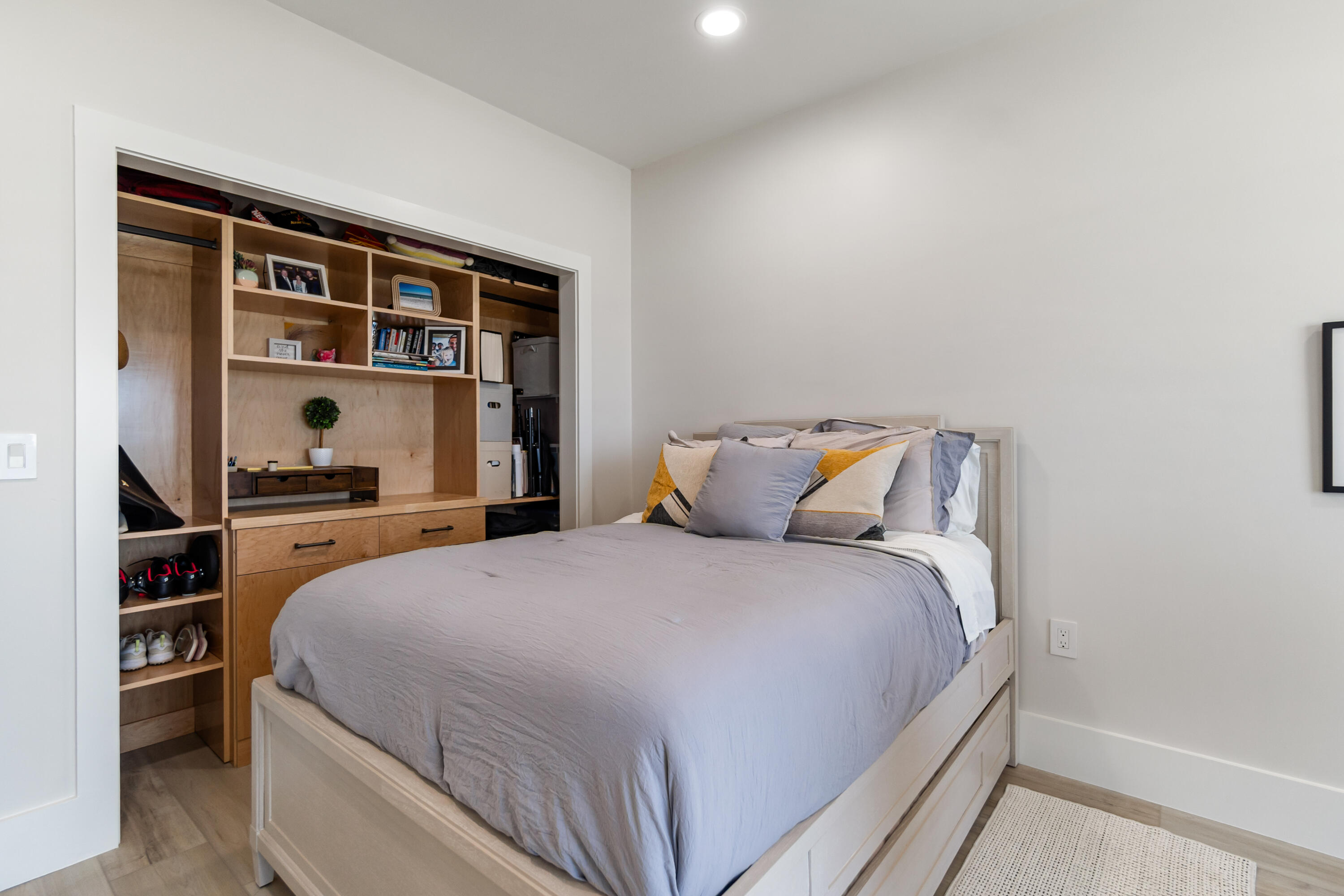 PORT SIDE VILLAS CONDOMINIUM - Residential