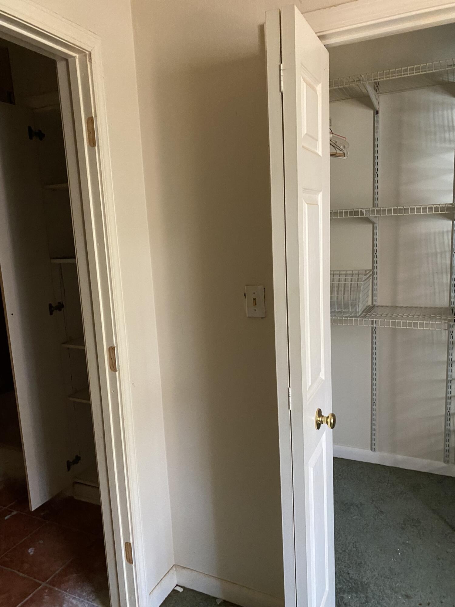 PINE SHADOWS T/H - Residential