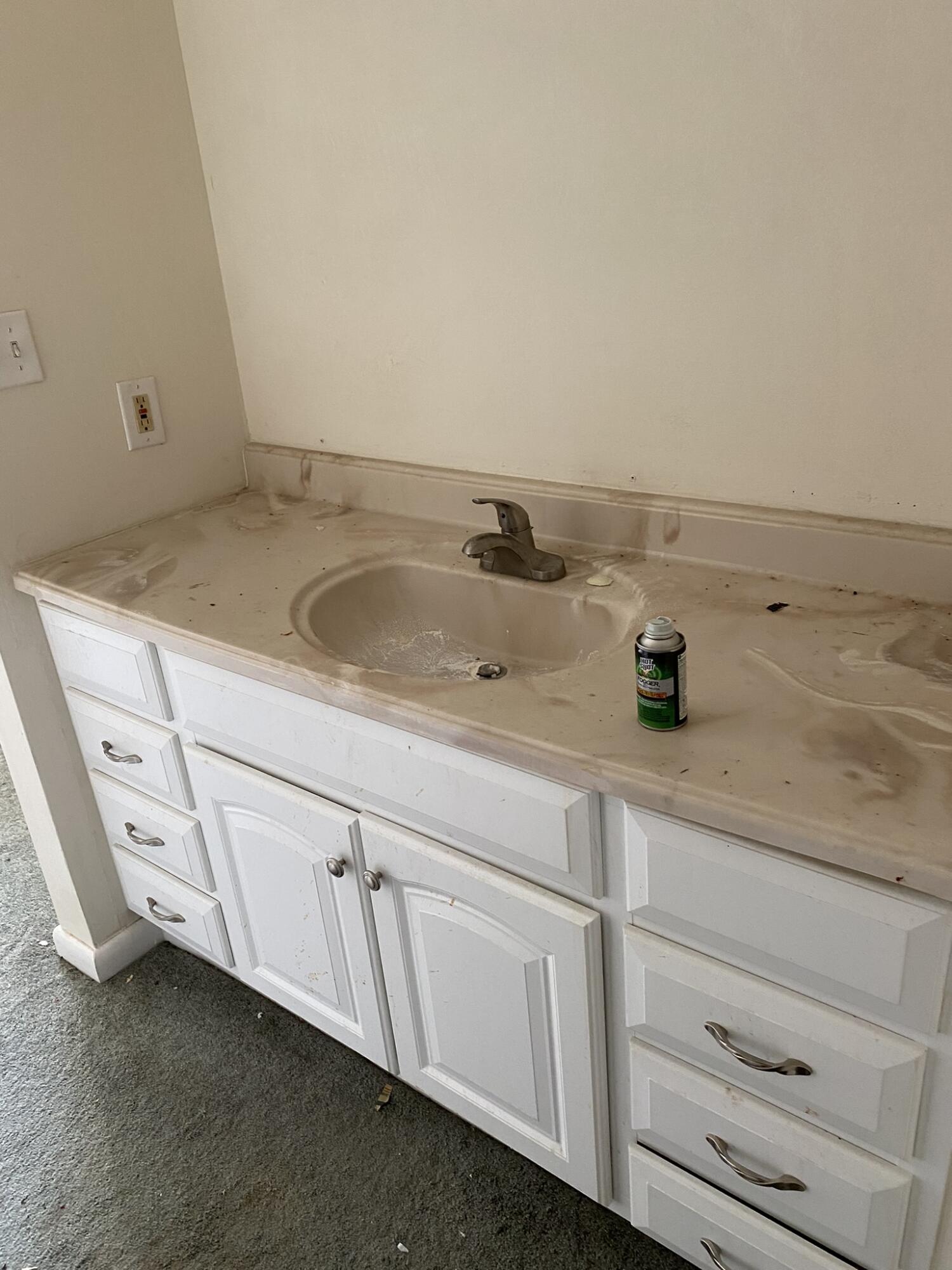 PINE SHADOWS T/H - Residential