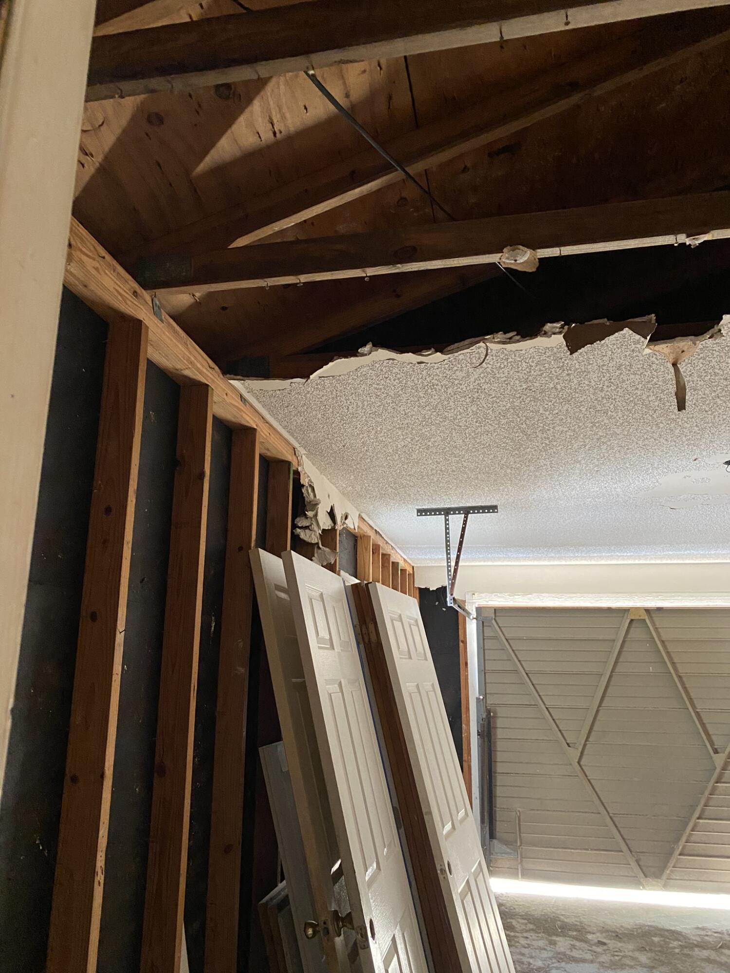 PINE SHADOWS T/H - Residential