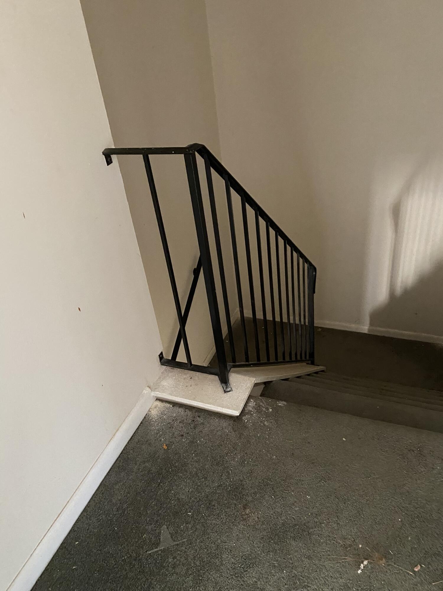 PINE SHADOWS T/H - Residential