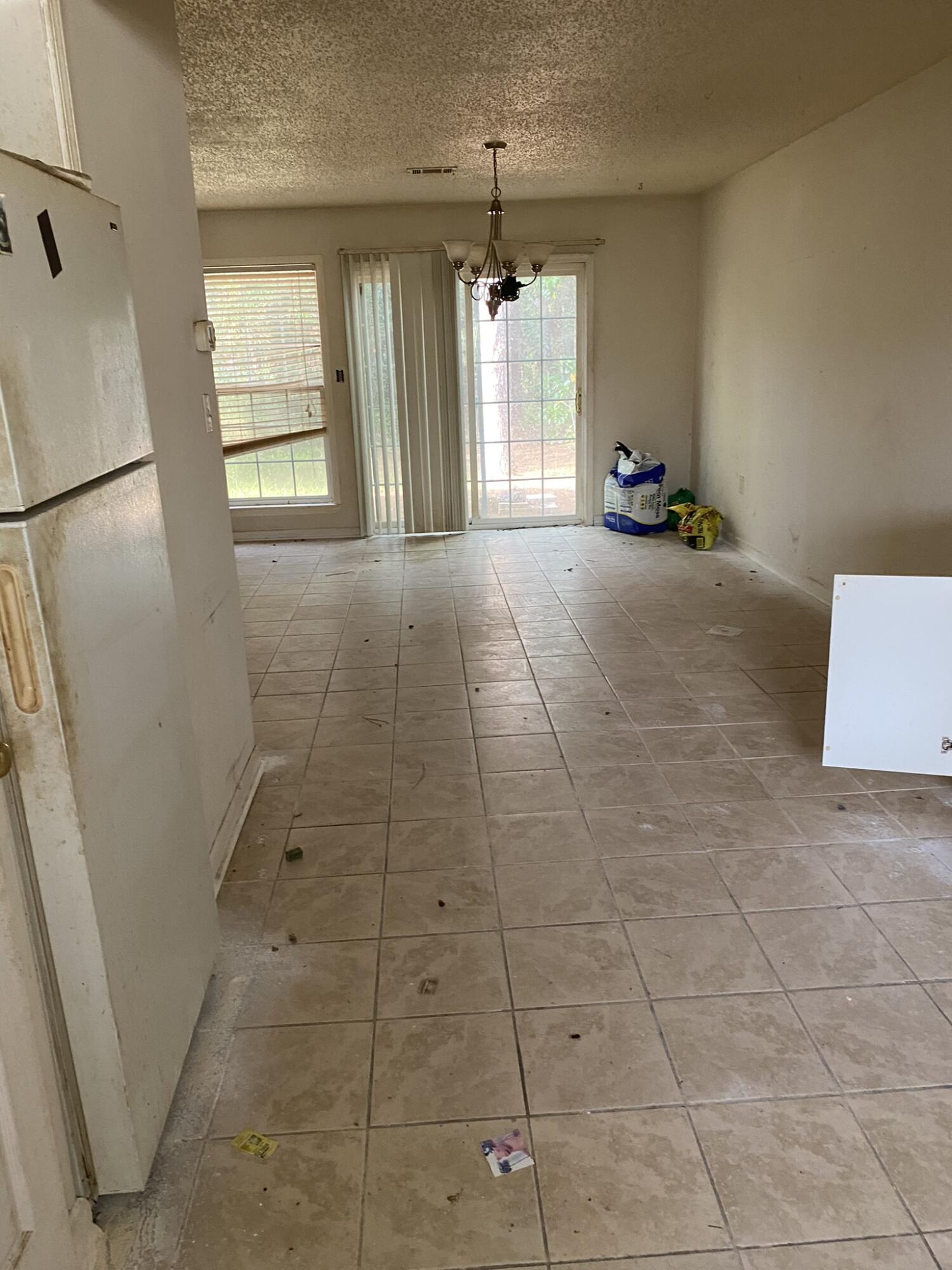 PINE SHADOWS T/H - Residential