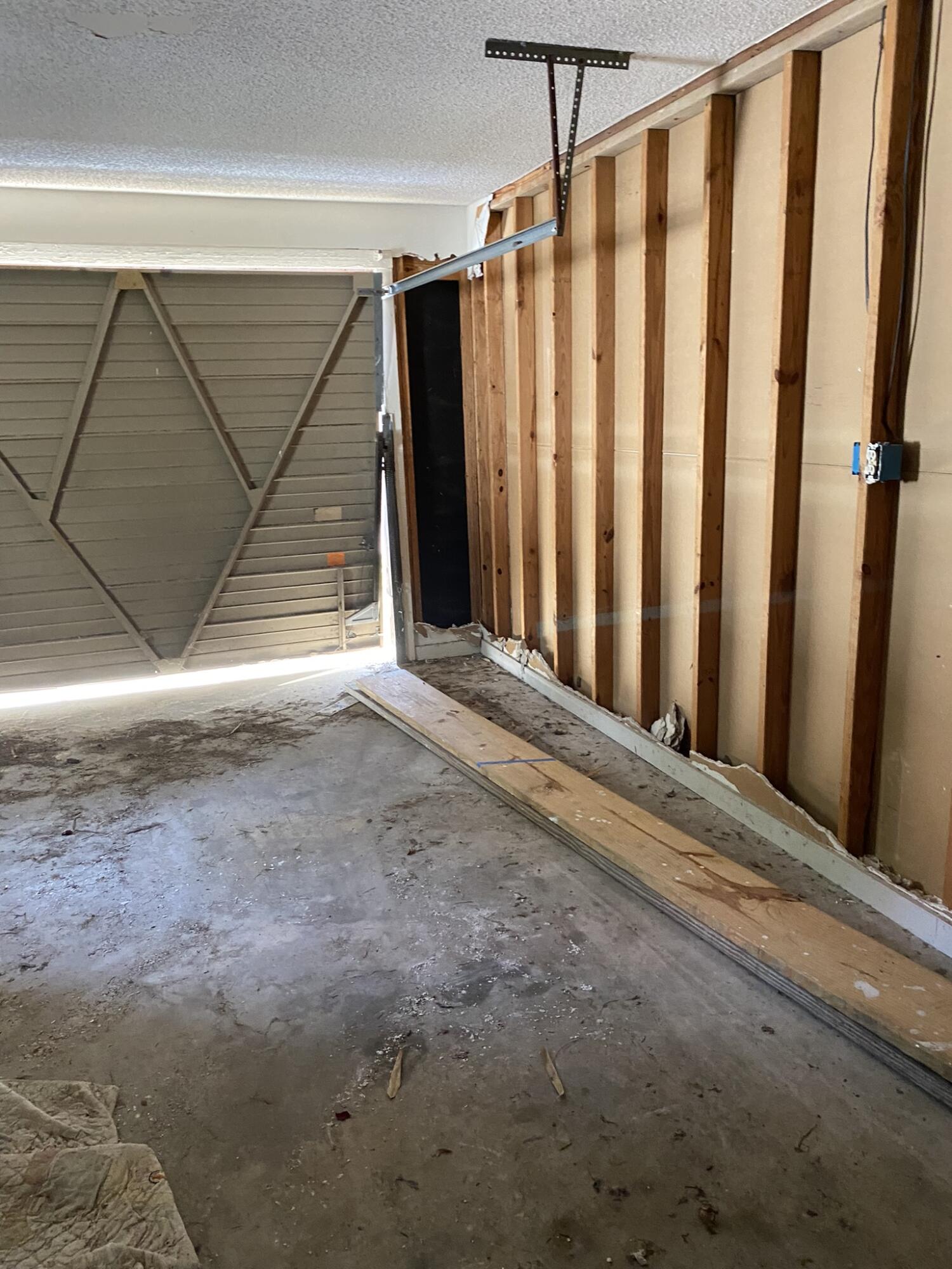 PINE SHADOWS T/H - Residential