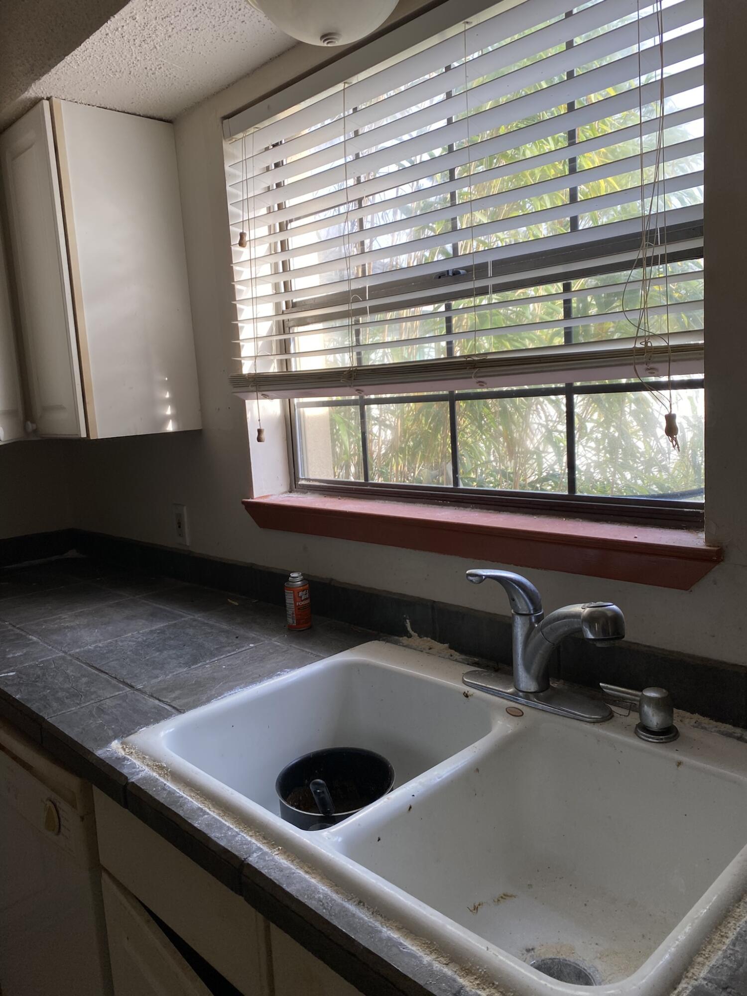 PINE SHADOWS T/H - Residential