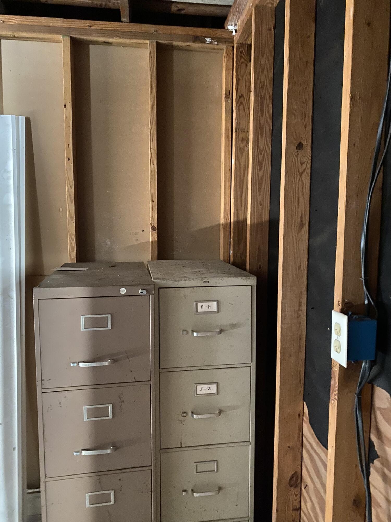 PINE SHADOWS T/H - Residential