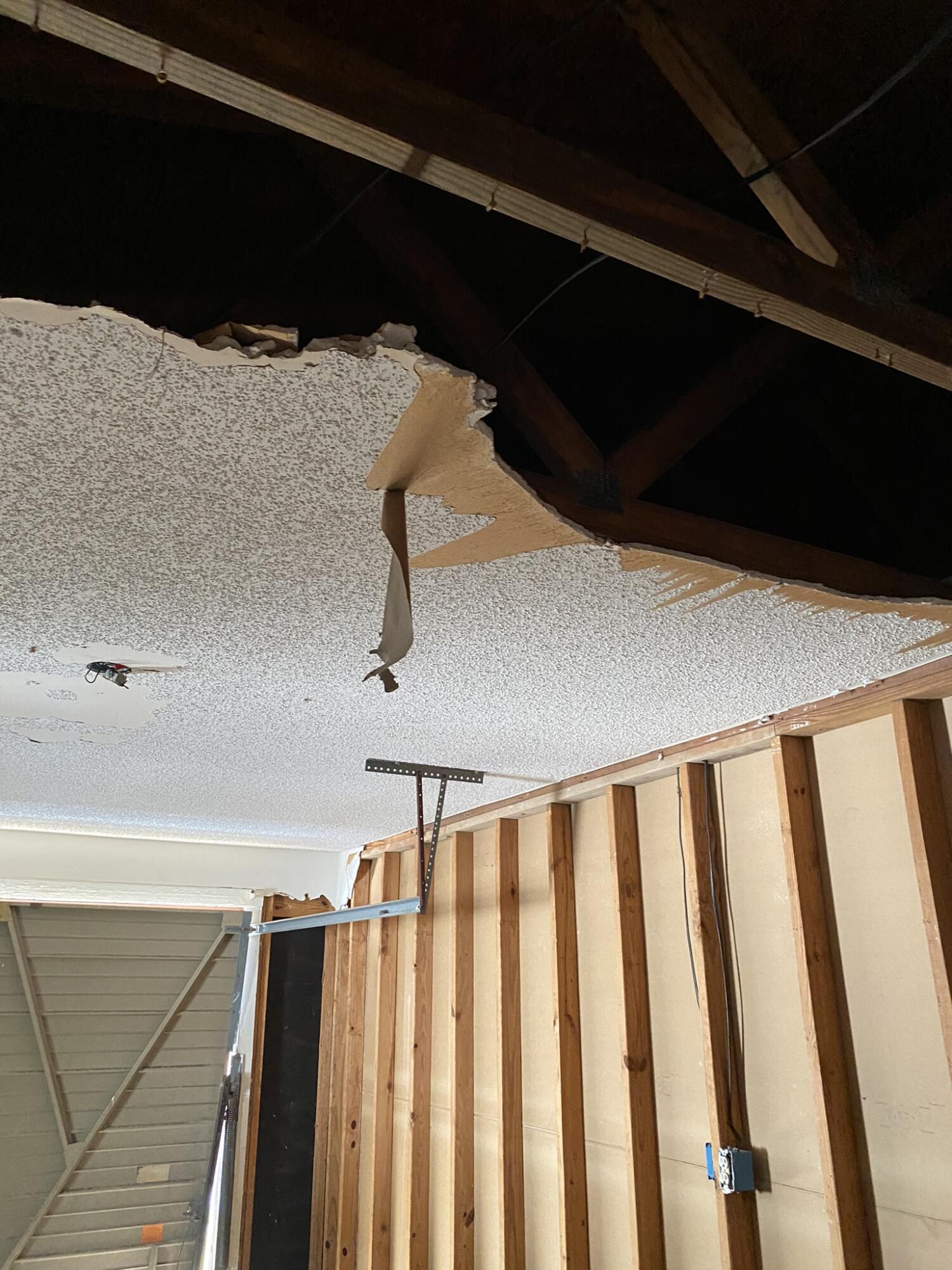 PINE SHADOWS T/H - Residential