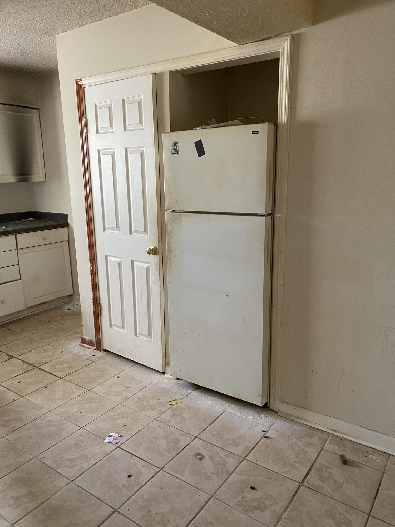 PINE SHADOWS T/H - Residential