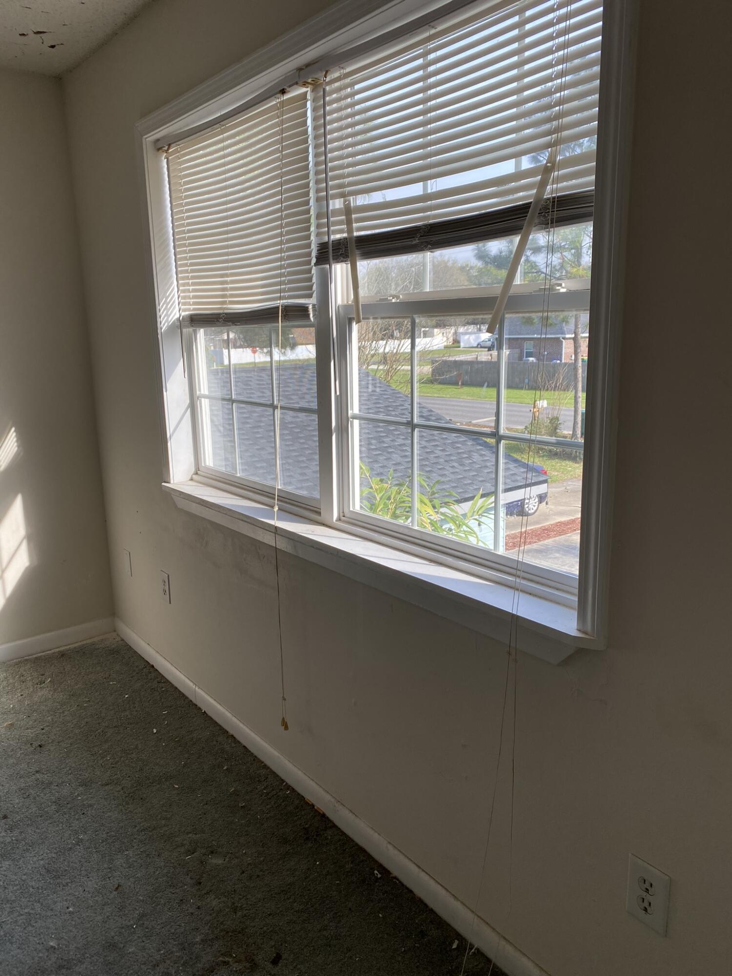 PINE SHADOWS T/H - Residential