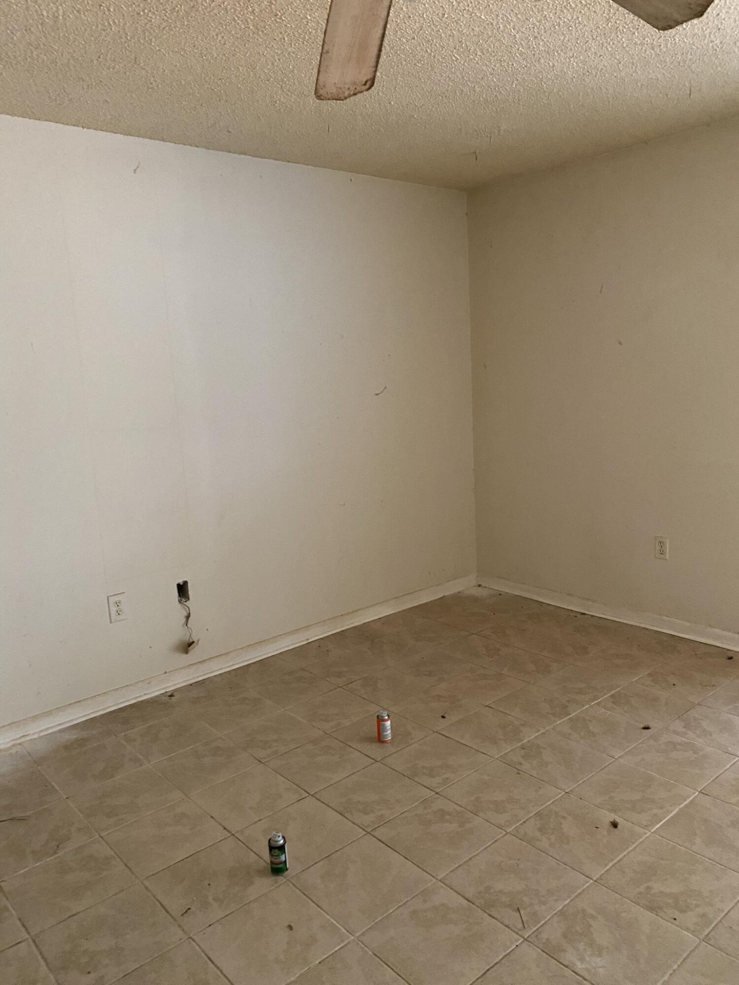 PINE SHADOWS T/H - Residential