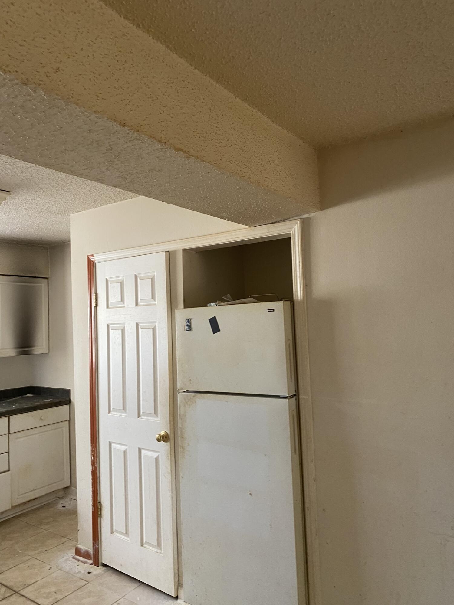 PINE SHADOWS T/H - Residential