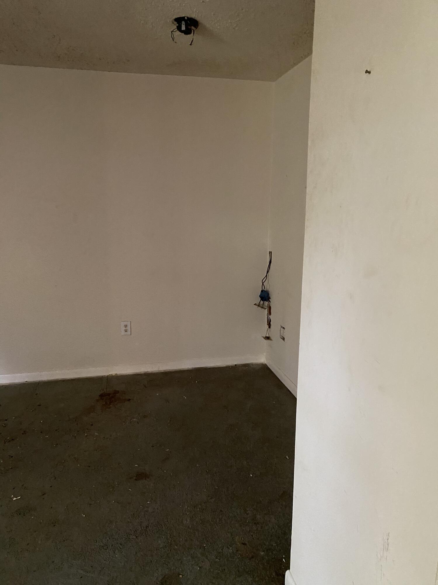 PINE SHADOWS T/H - Residential