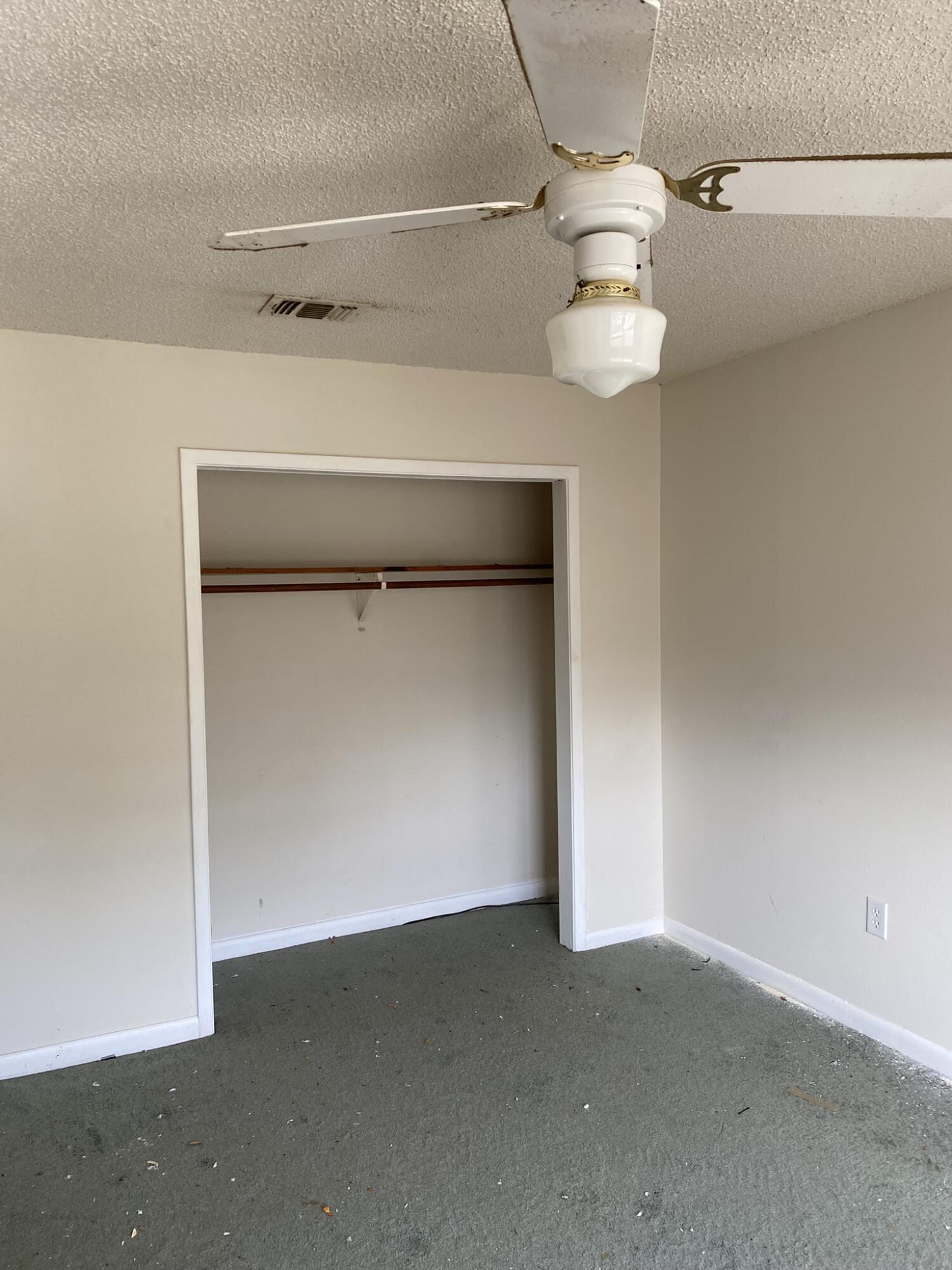 PINE SHADOWS T/H - Residential