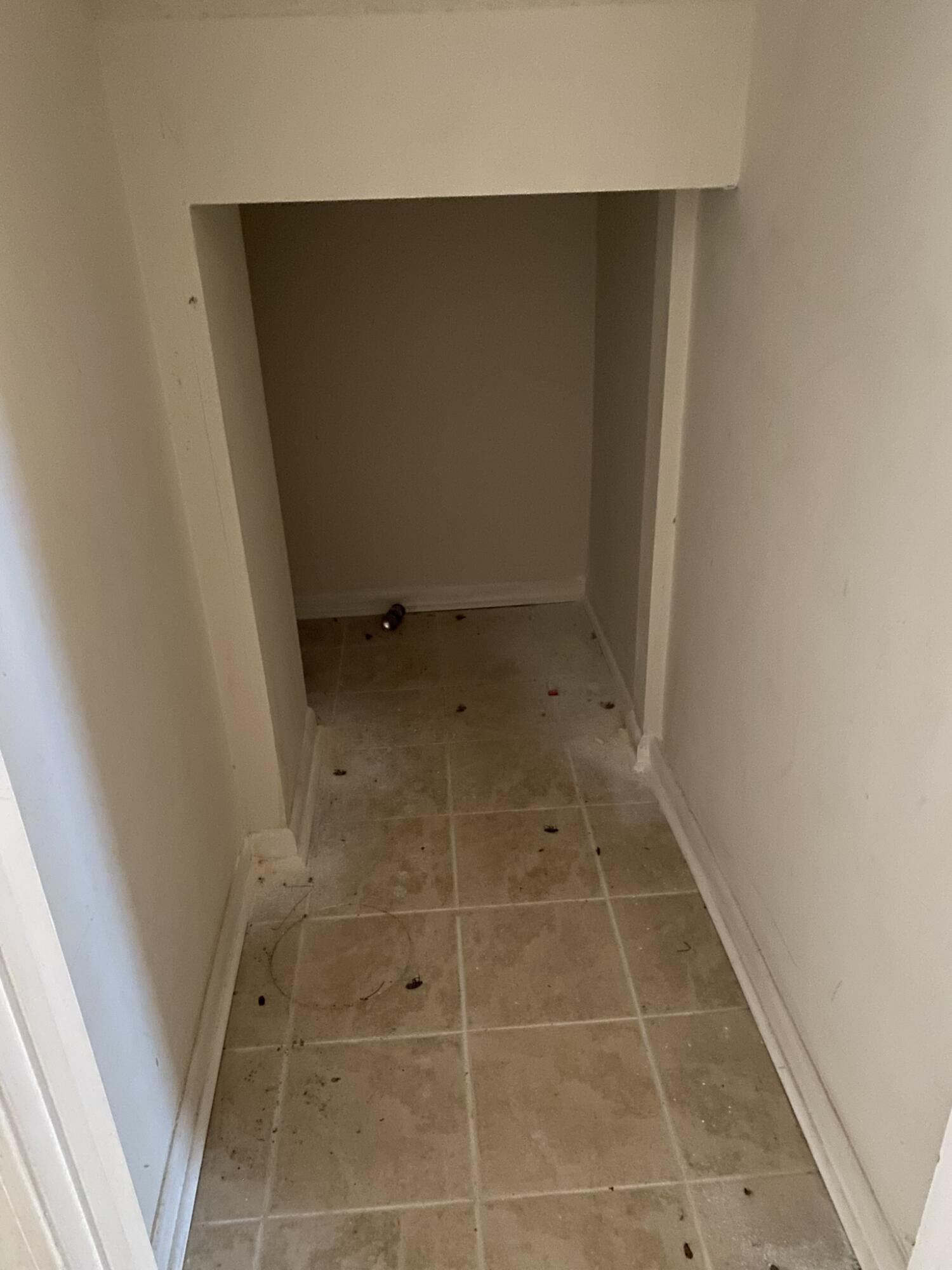 PINE SHADOWS T/H - Residential