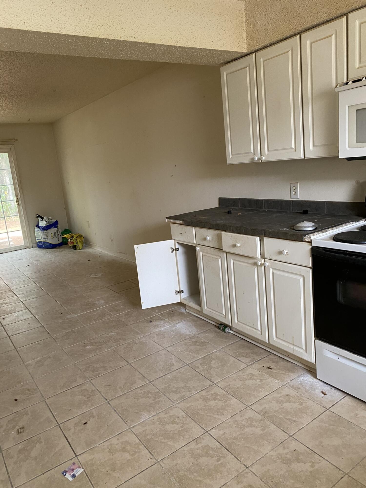 PINE SHADOWS T/H - Residential