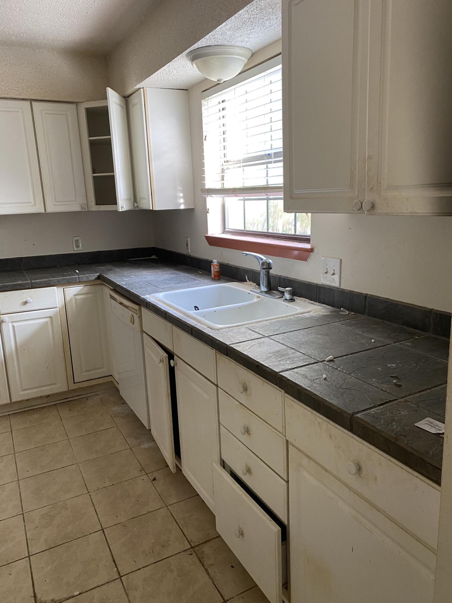 PINE SHADOWS T/H - Residential