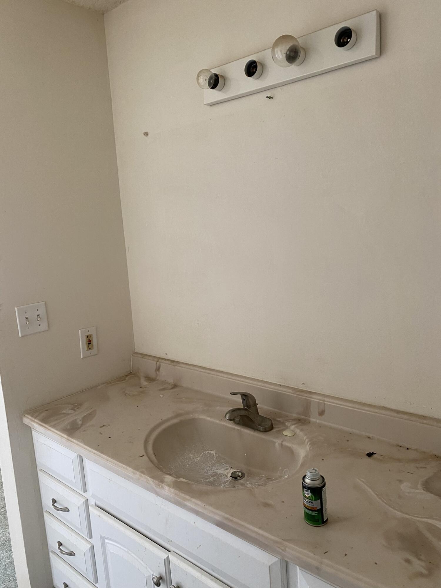 PINE SHADOWS T/H - Residential