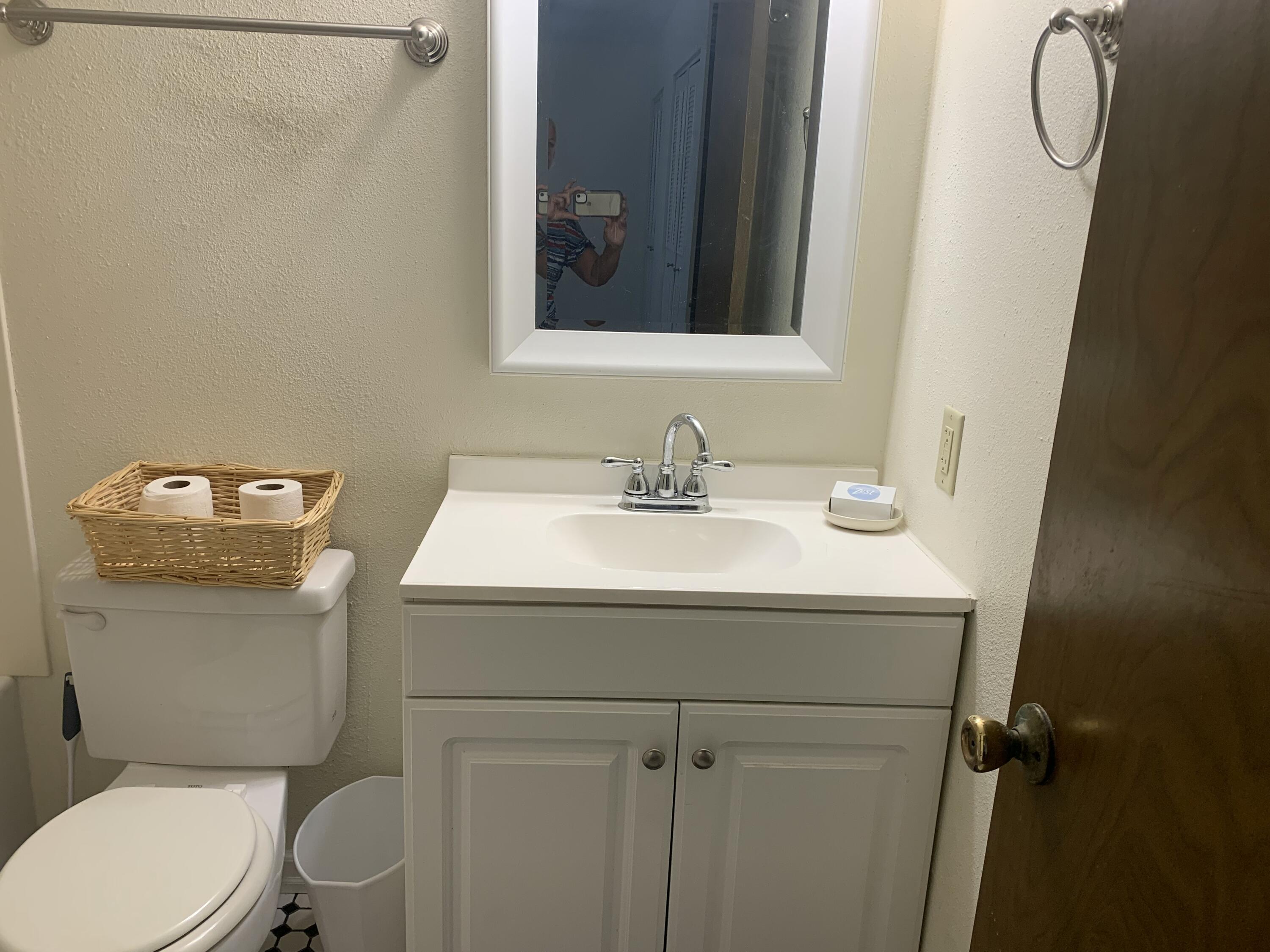 COLLEGE PARK CONDO - Residential Lease