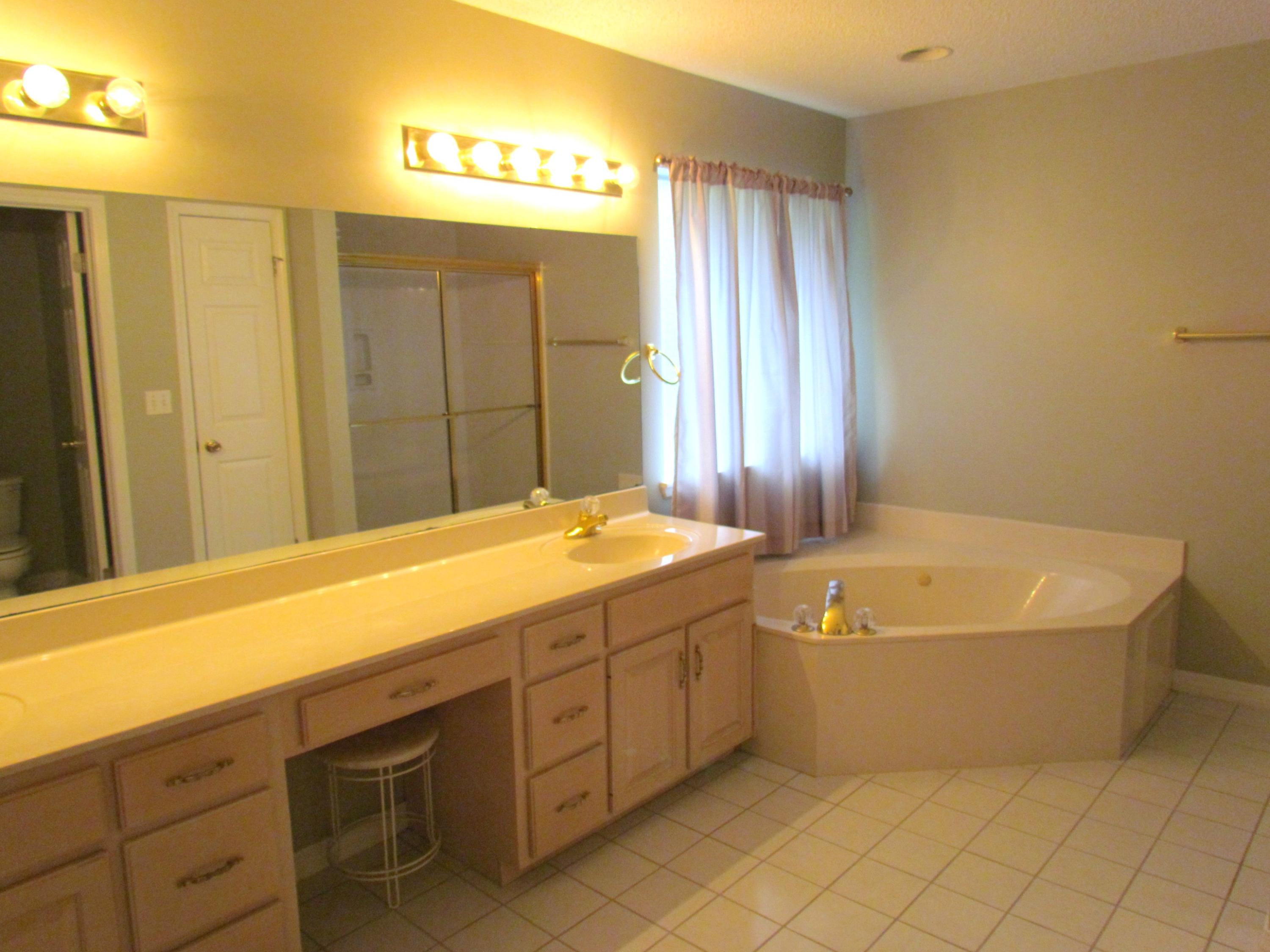 ROCKY BAYOU ESTATES 02 - Residential Lease