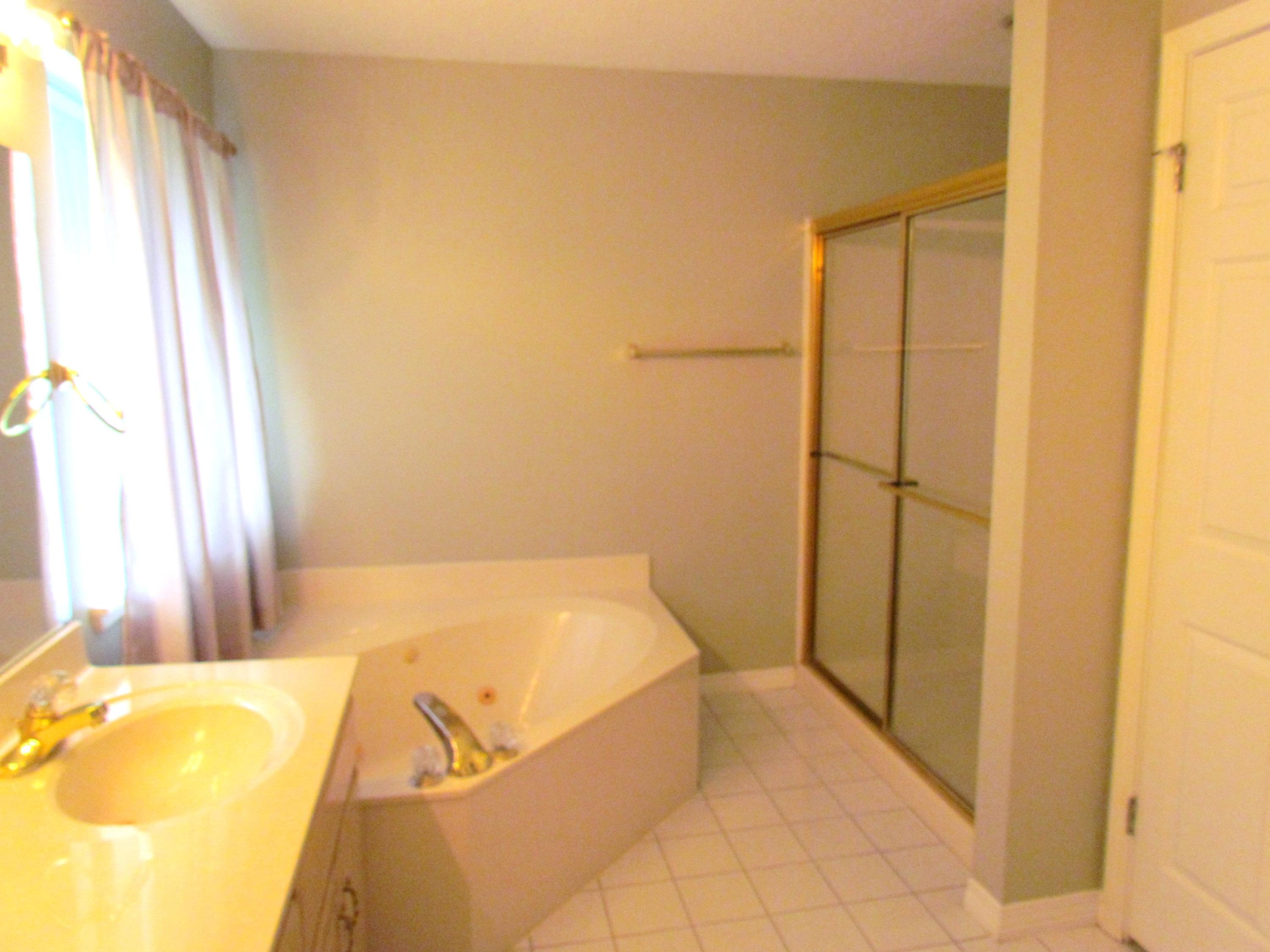 ROCKY BAYOU ESTATES 02 - Residential Lease