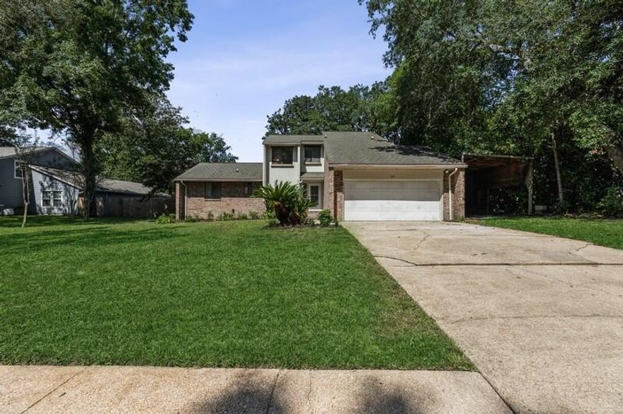 Located on a beautiful street in the heart of Niceville, this home has lots to offer. Newly updated kitchen boast stainless appliances, tile backsplash, new countertops and white cabinets. Fabulous Florida room is heated and cooled with lots of windows looking out to the spacious backyard. Two bedrooms on the first floor and the master suite is on the second floor with a loft office area. There's lots of storage space, each bedroom has a walk-in closet. There is a shed out back and a large deck for entertaining. Don't miss your oppurtunity call to see this lovely home! **Credit for new roof will be given with an acceptable offer**