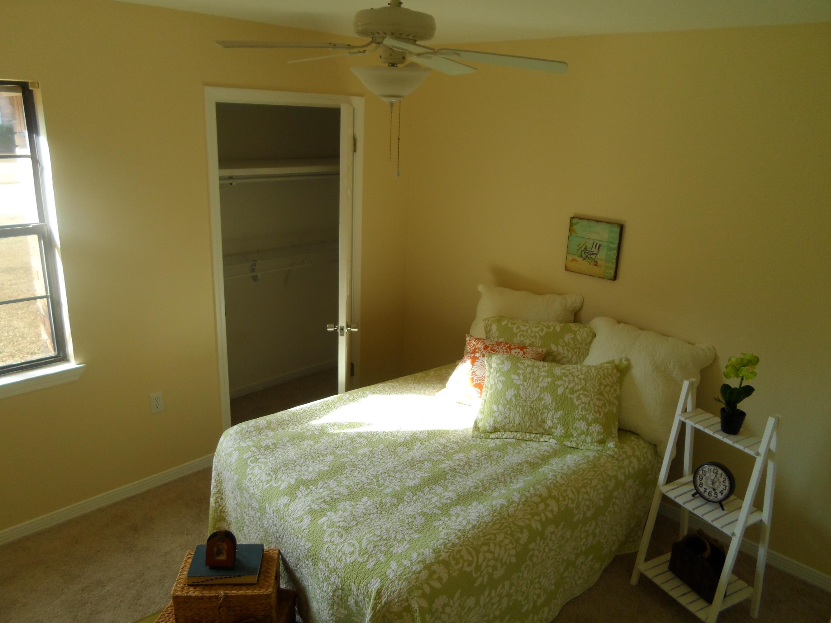 PINE MEADOWS 2ND ADDN LOT 22 BLK F - Residential